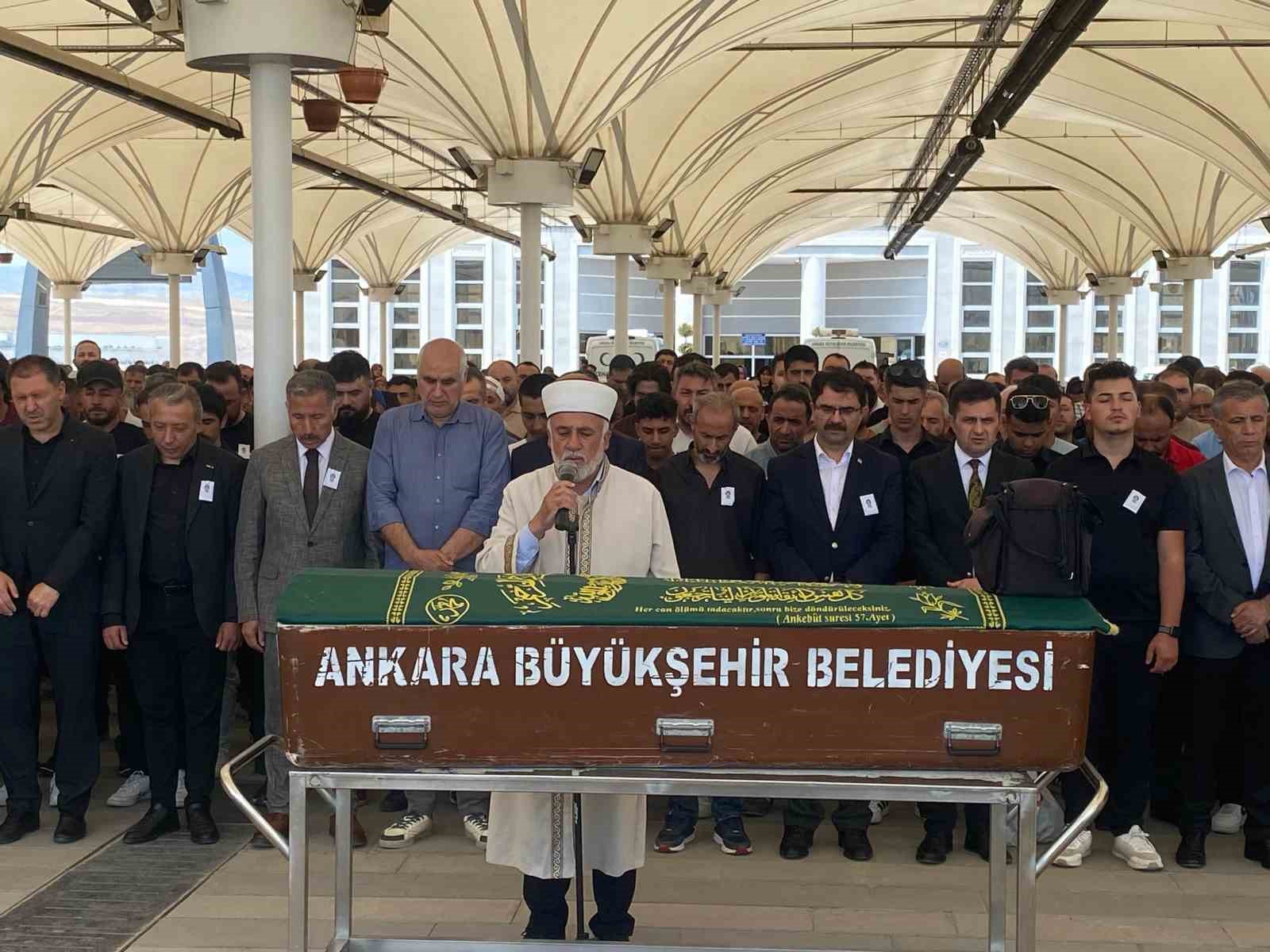 Mersin’de boğulan genç son yolculuğuna uğurlandı