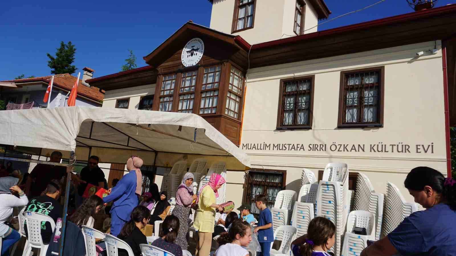 Bu ilçede çocuklar bayram sevincini asırlık çörek toplama geleneği ile yaşıyor