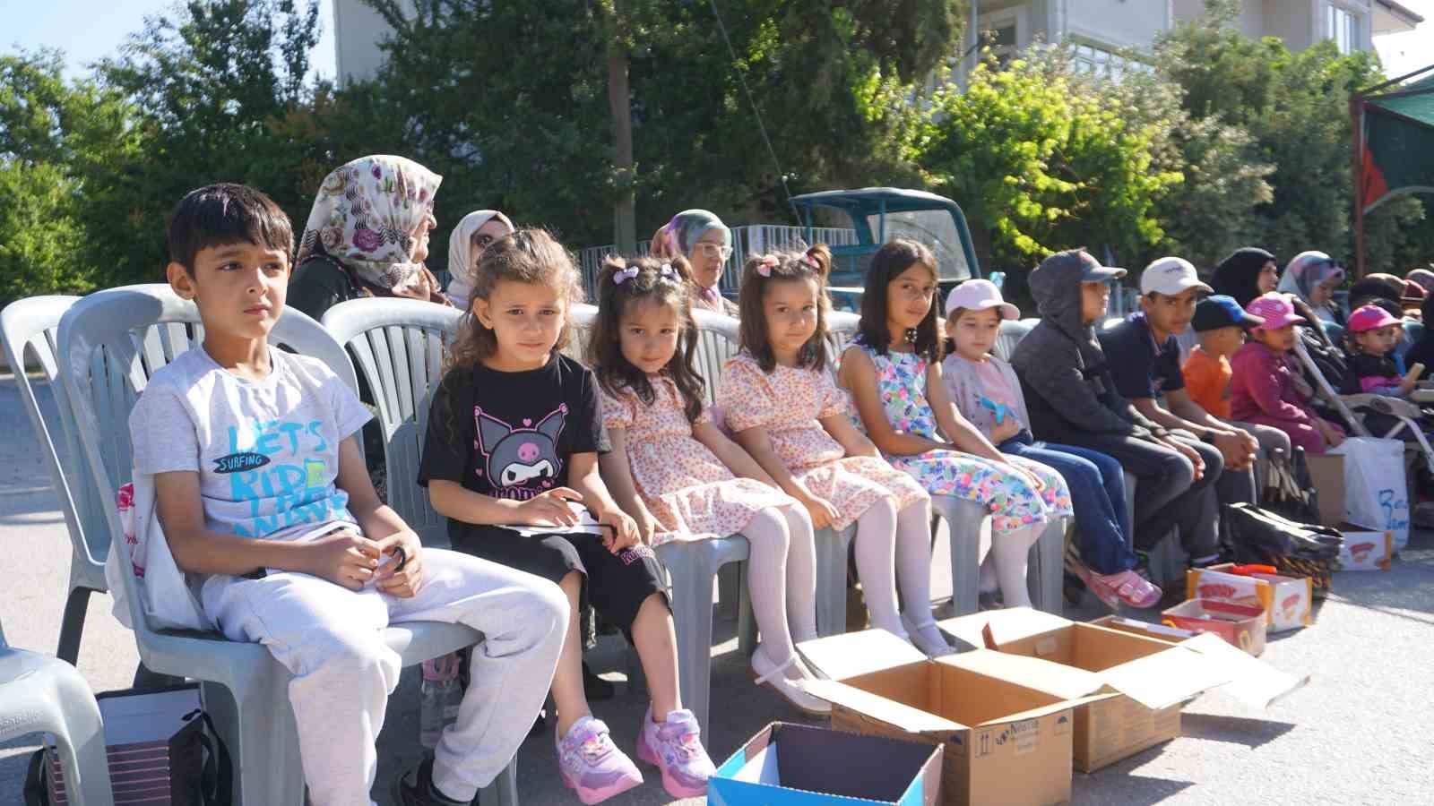 Bu il&ccedil;ede &ccedil;ocuklar bayram sevincini asırlık &ccedil;&ouml;rek toplama geleneği ile yaşıyor
