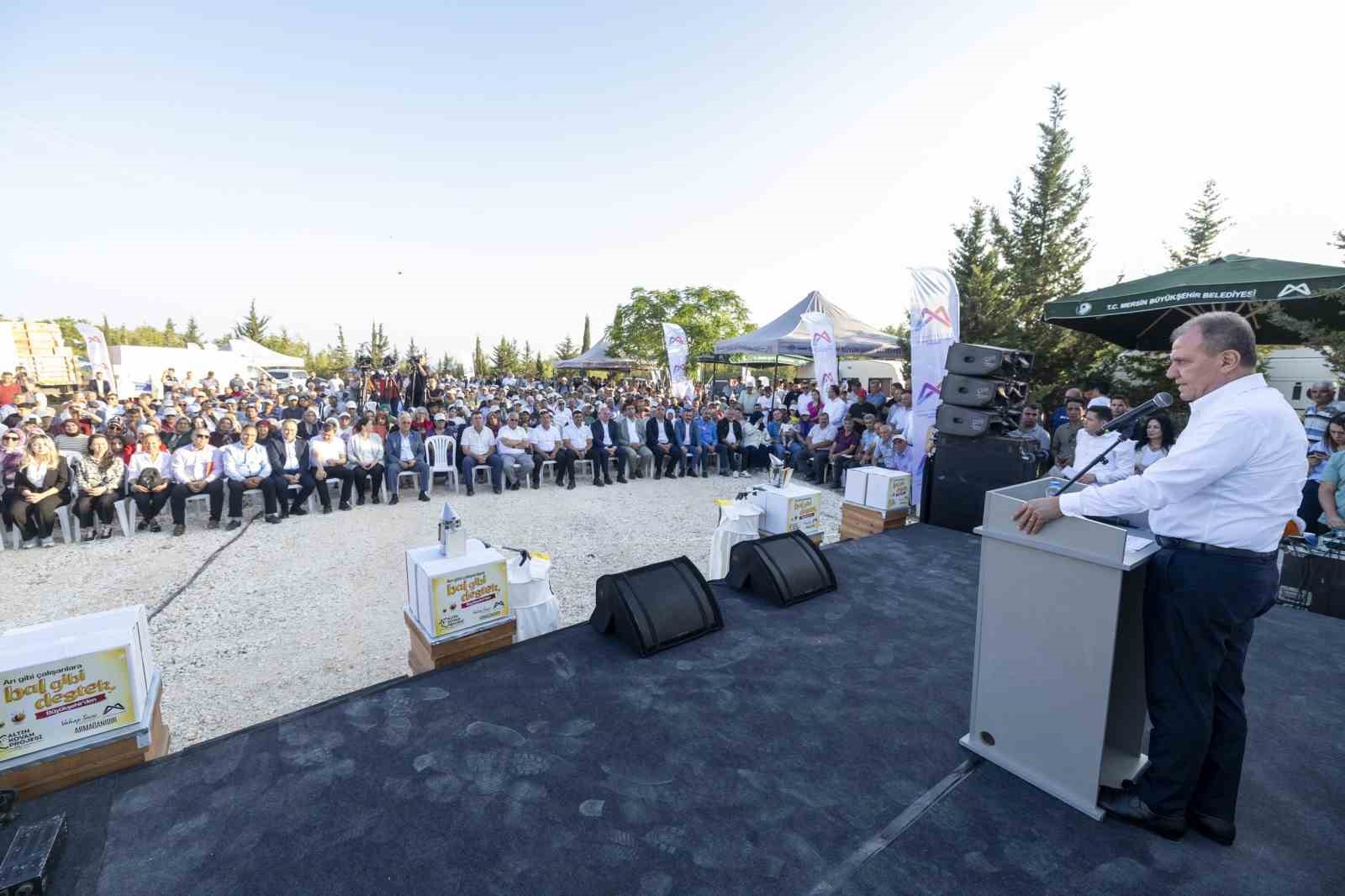 Mersin&rsquo;de arı yetiştiricilerine kovan ve ekipman desteği
