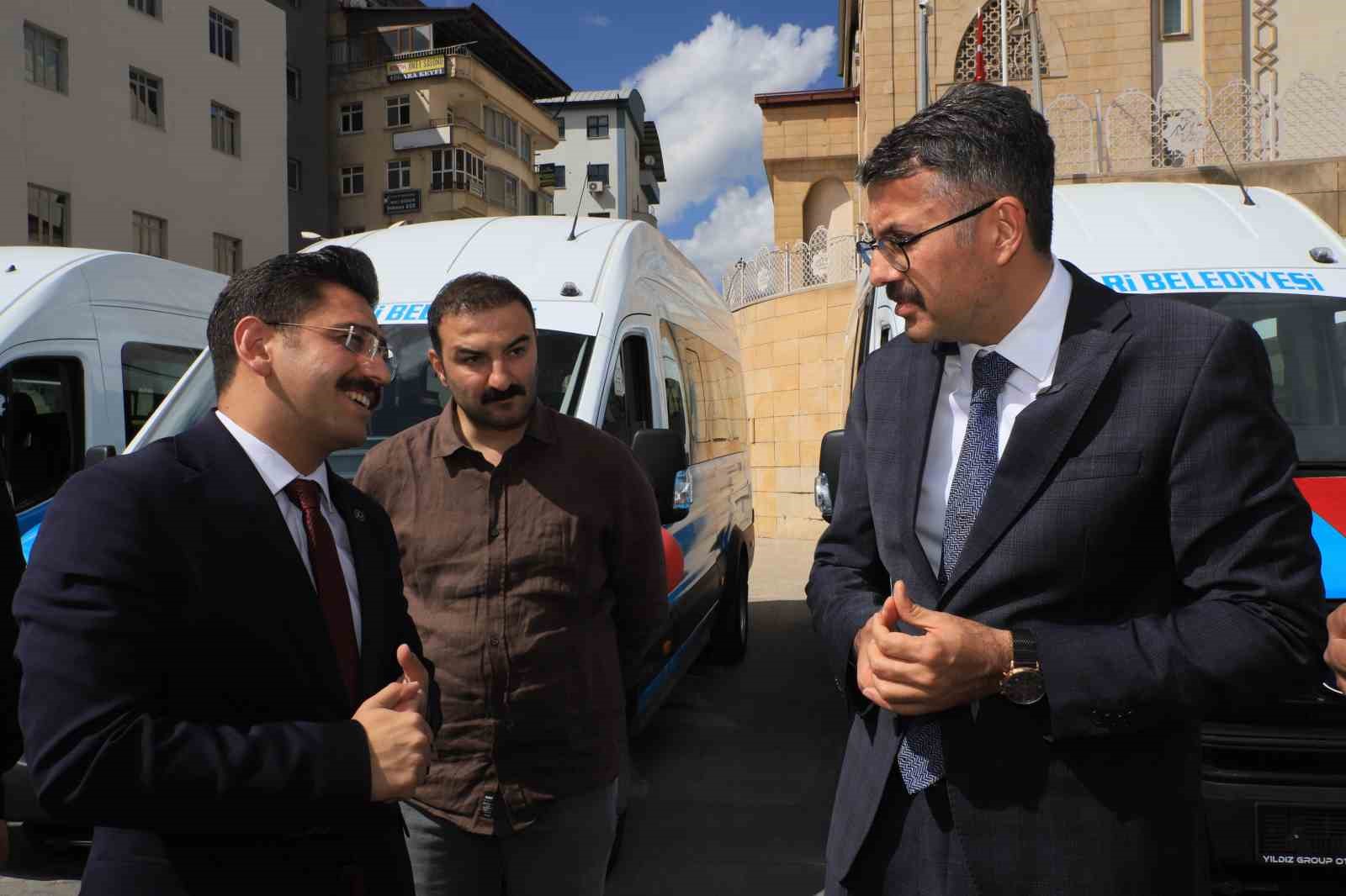 Hakkari Belediyesi filosuna 6 yeni ara&ccedil; daha ekledi
