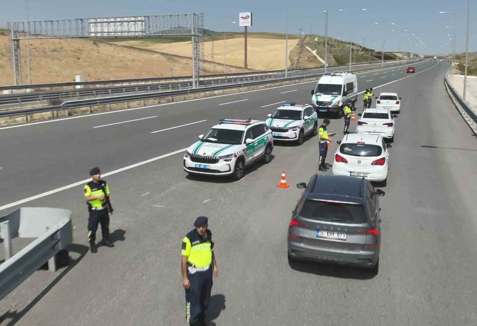 Jandarma otoyolda denetimlerini artırdı