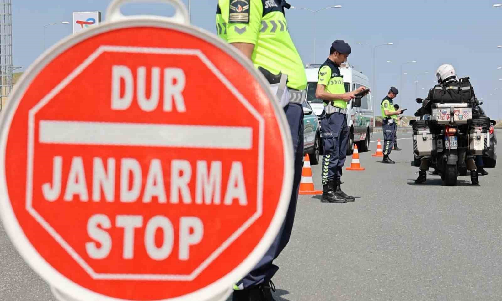 Jandarma otoyolda denetimlerini artırdı
