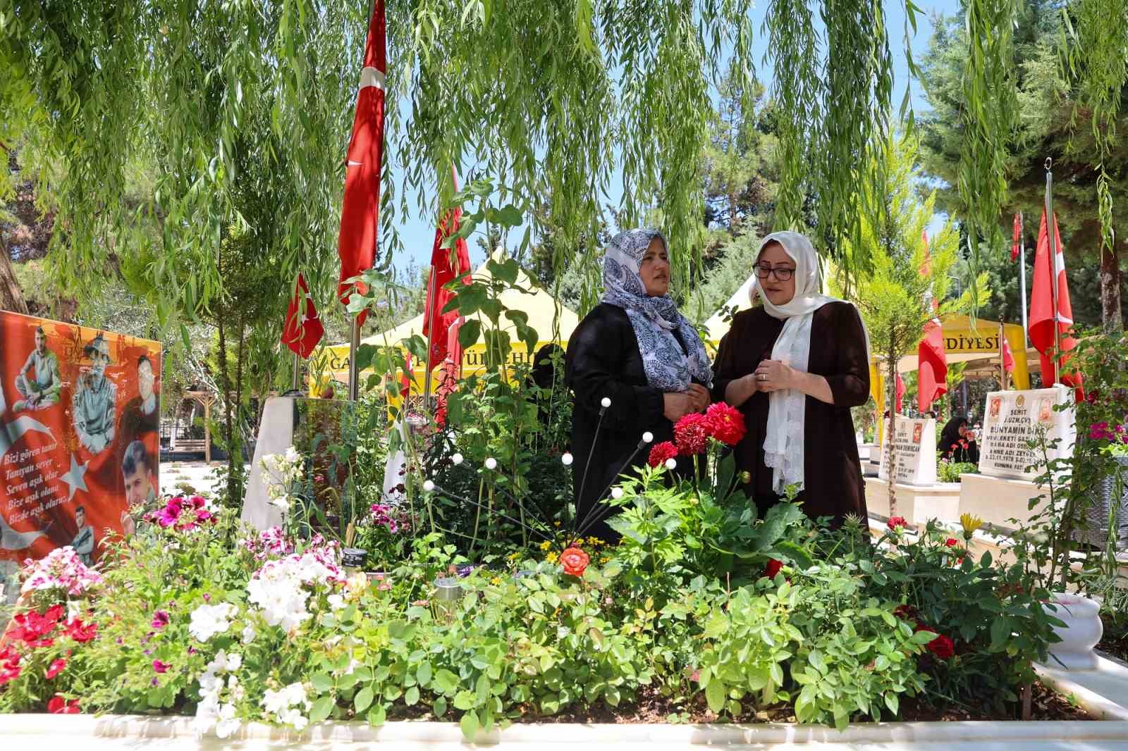 Şahin Gazi şehirlilerle bayramlaştı