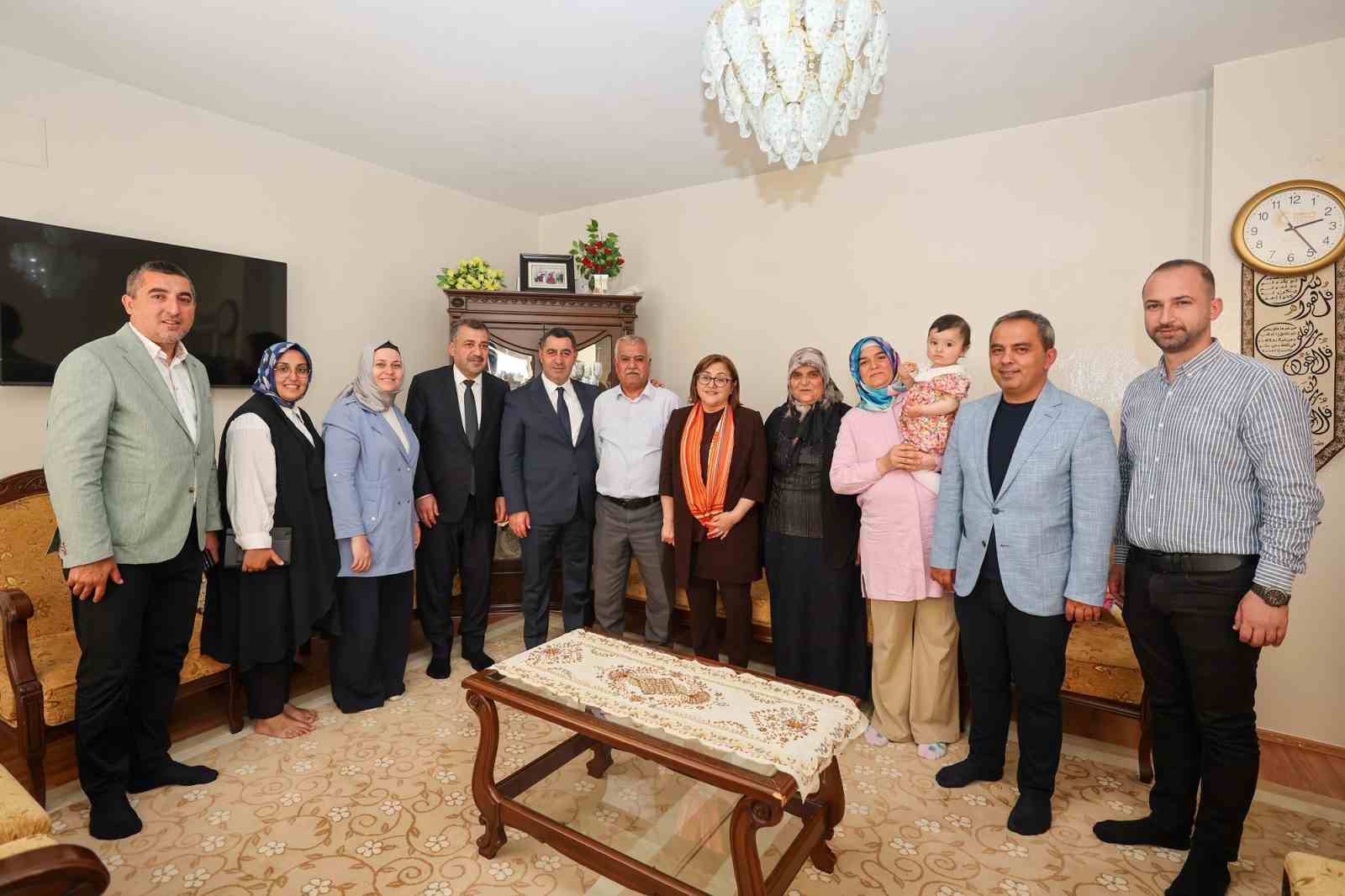 Şahin Gazi şehirlilerle bayramlaştı
