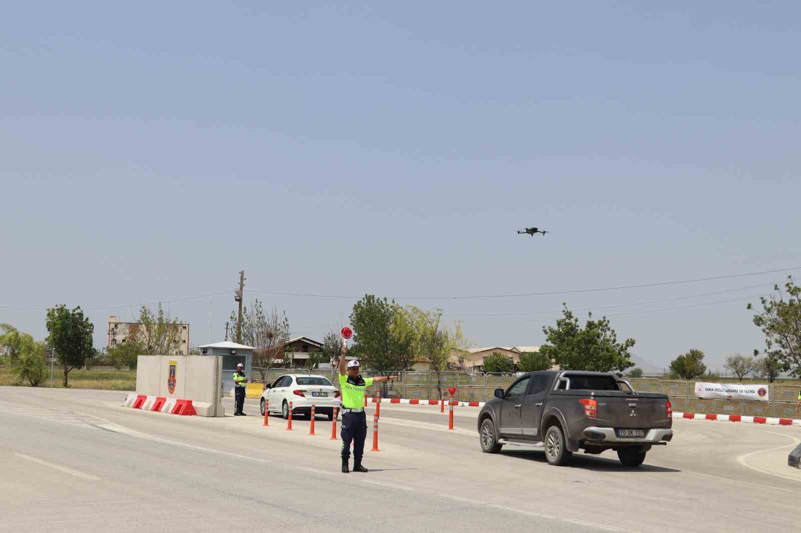 Karaman&rsquo;da jandarma ekiplerinden bayram denetimi
