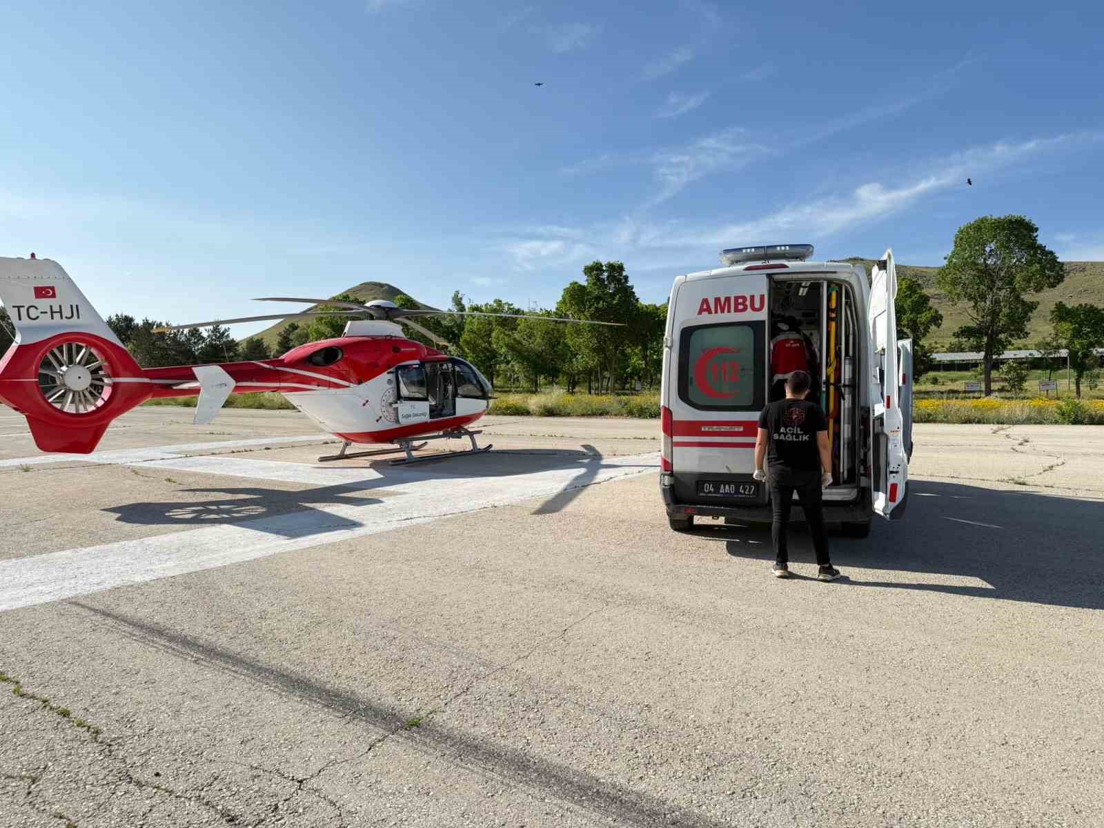 Ağrı’da nöbet geçiren 4 yaşındaki çocuk için ambulans helikopter havalandı
