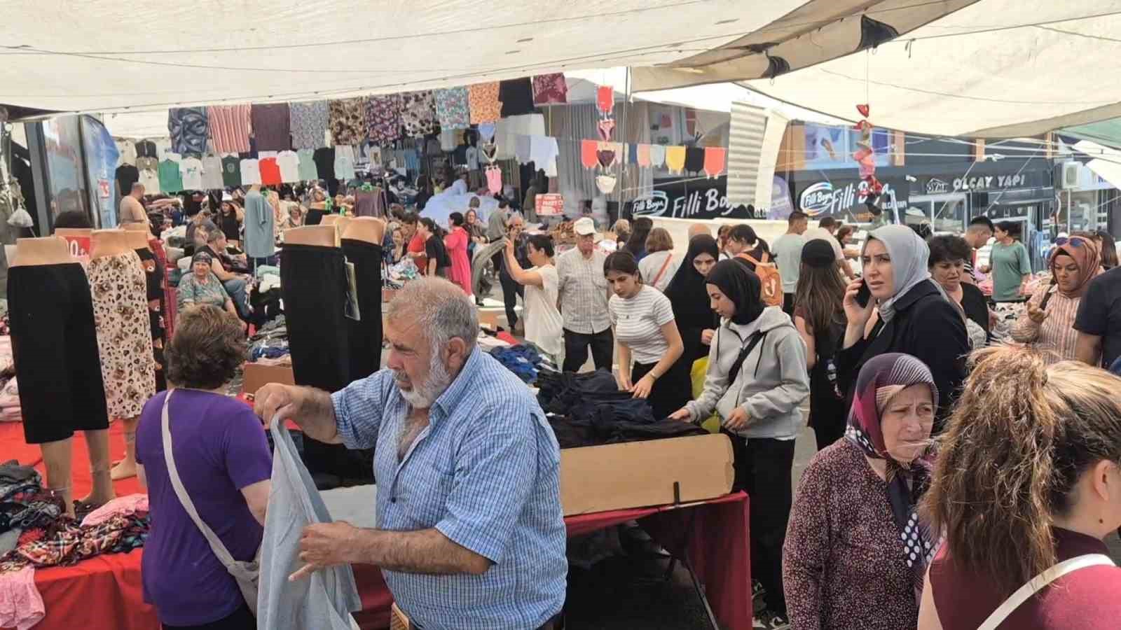 Pazarda bayram yoğunluğu
