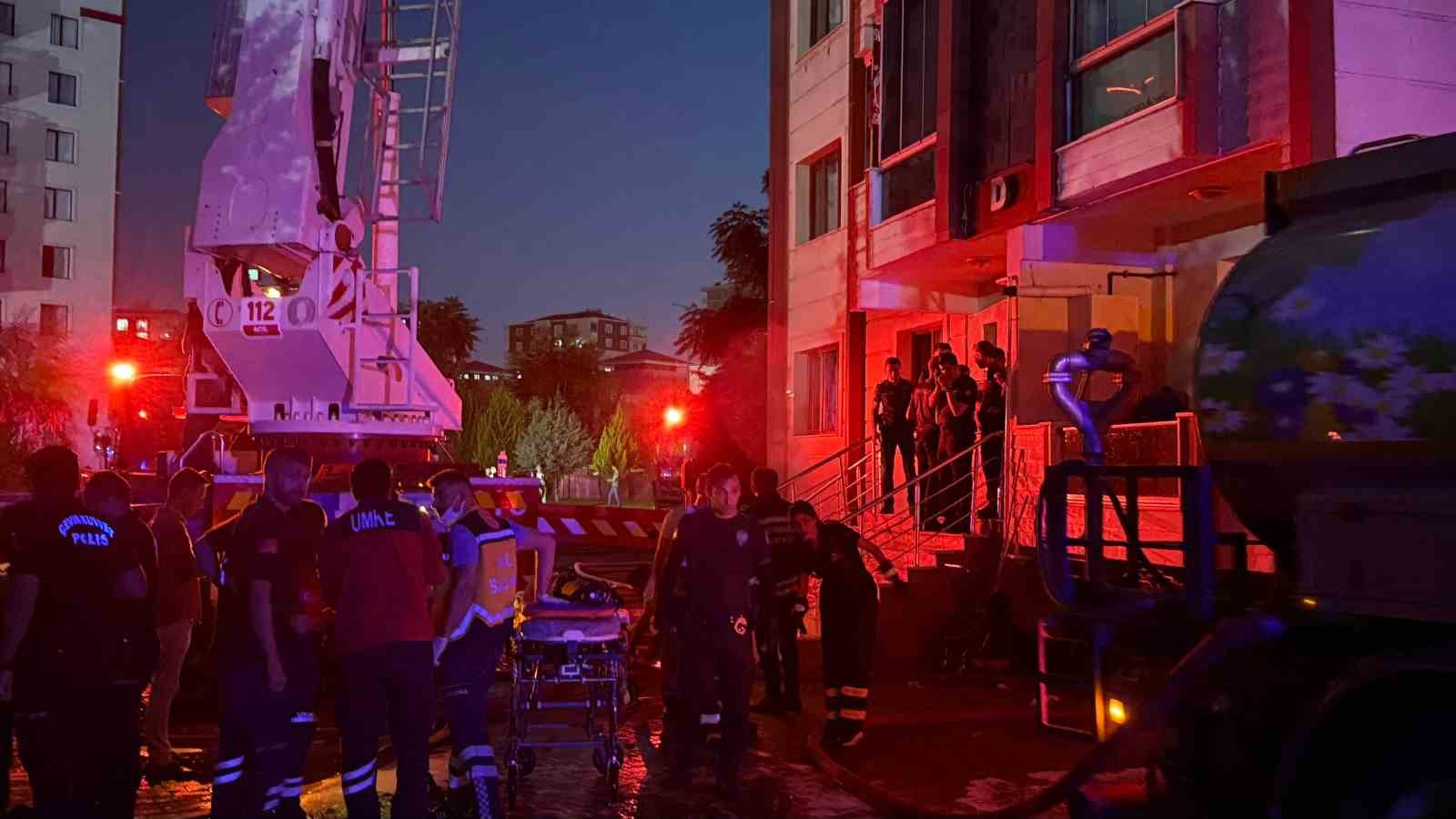 Diyarbakır’daki yangında can pazarı: Mahsur kalan bebek kurtarıldı