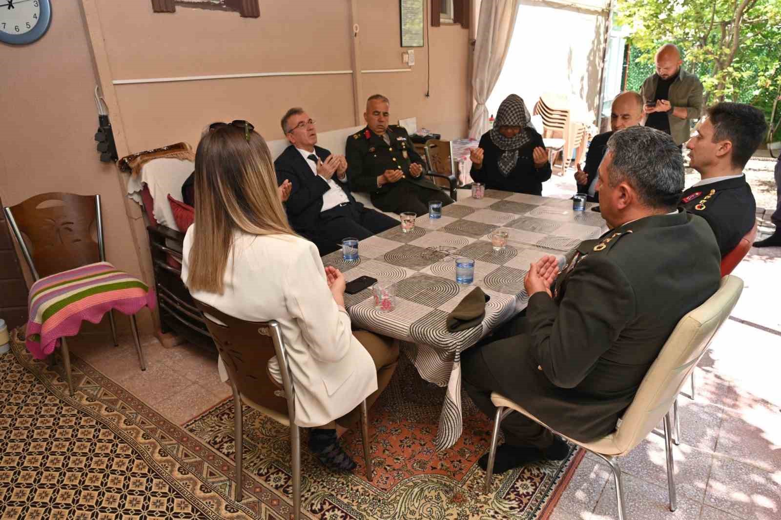 Kırıkkale Vali Yardımcısı Kurnaz&rsquo;dan şehit ailesine ziyaret
