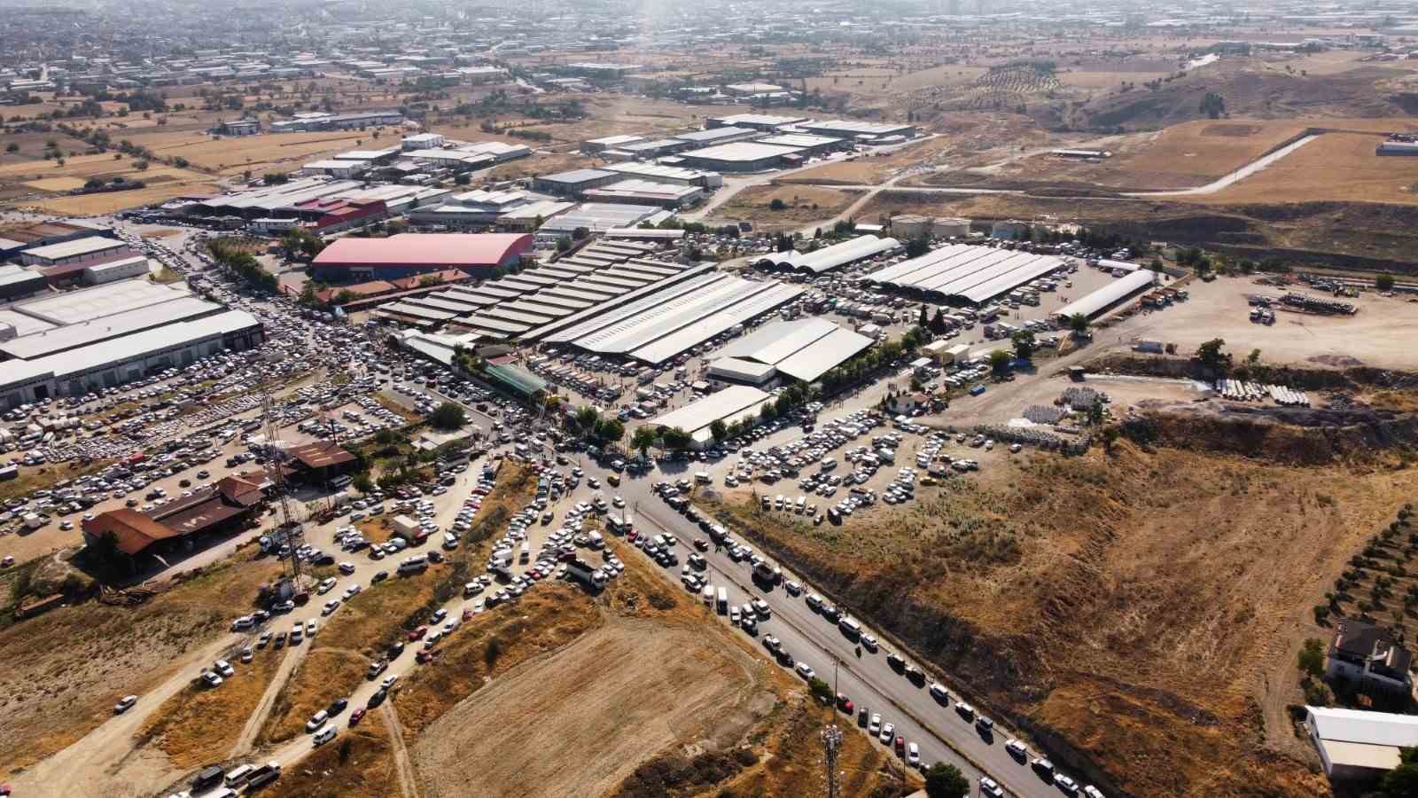 Denizli kurban pazarında arife yoğunluğu yaşandı