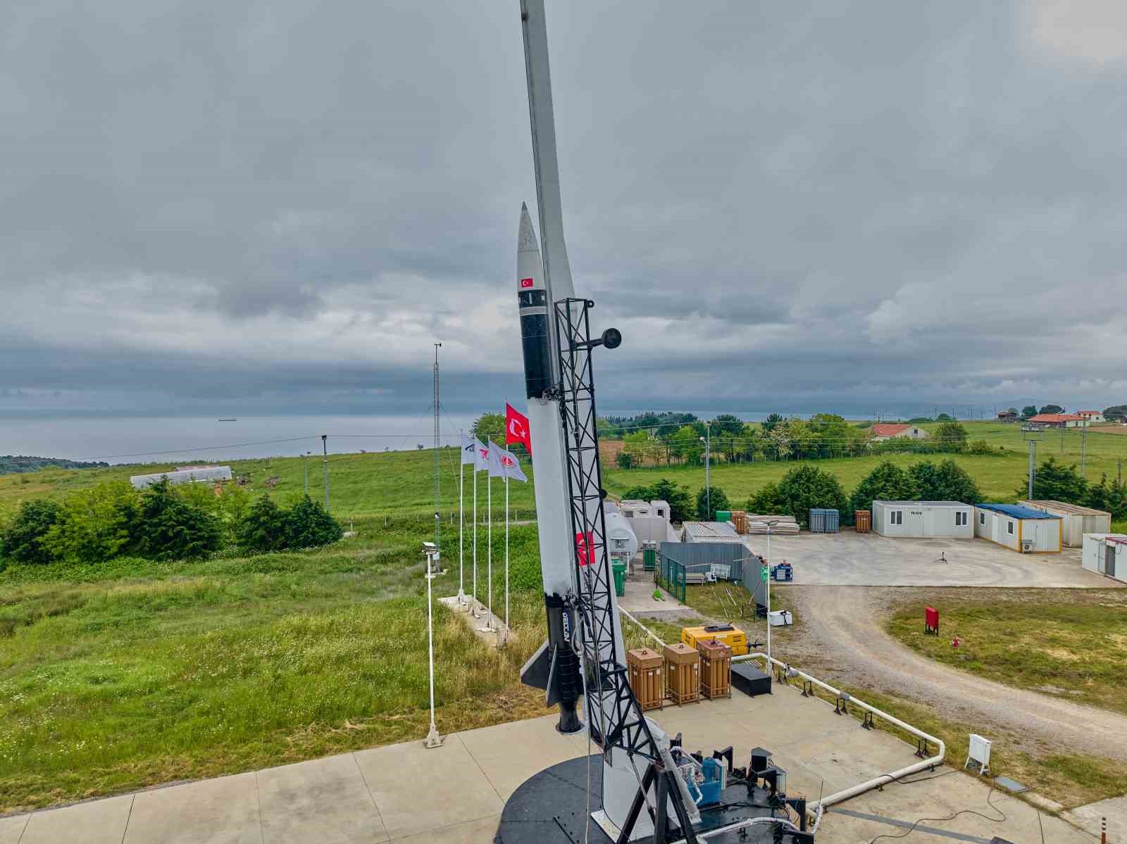 Savunma Sanayii Başkanı Görgün duyurdu: DeltaV iki kademeli hibrit roket 200+ km irtifaya ulaşarak rekor kırdı