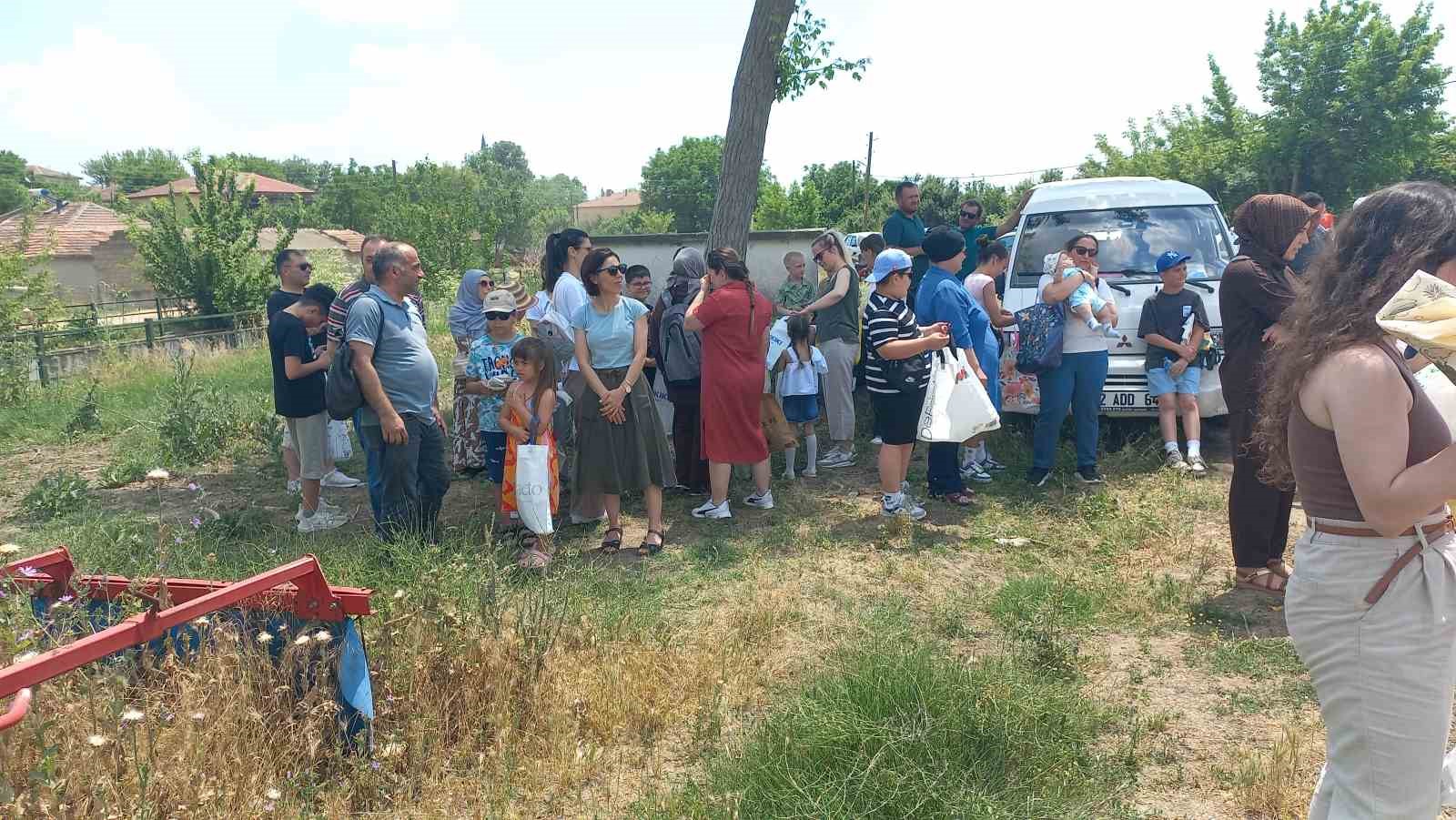 Edirne’de asırlık bayram geleneği: Çocuklar şeker topladı
