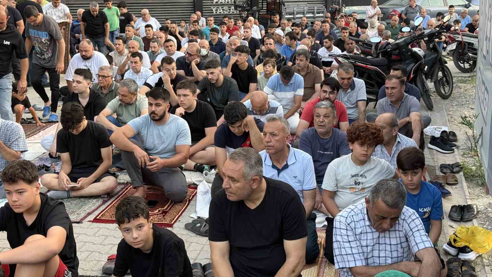 Adana’da Kurban Bayramı namazı kılındı