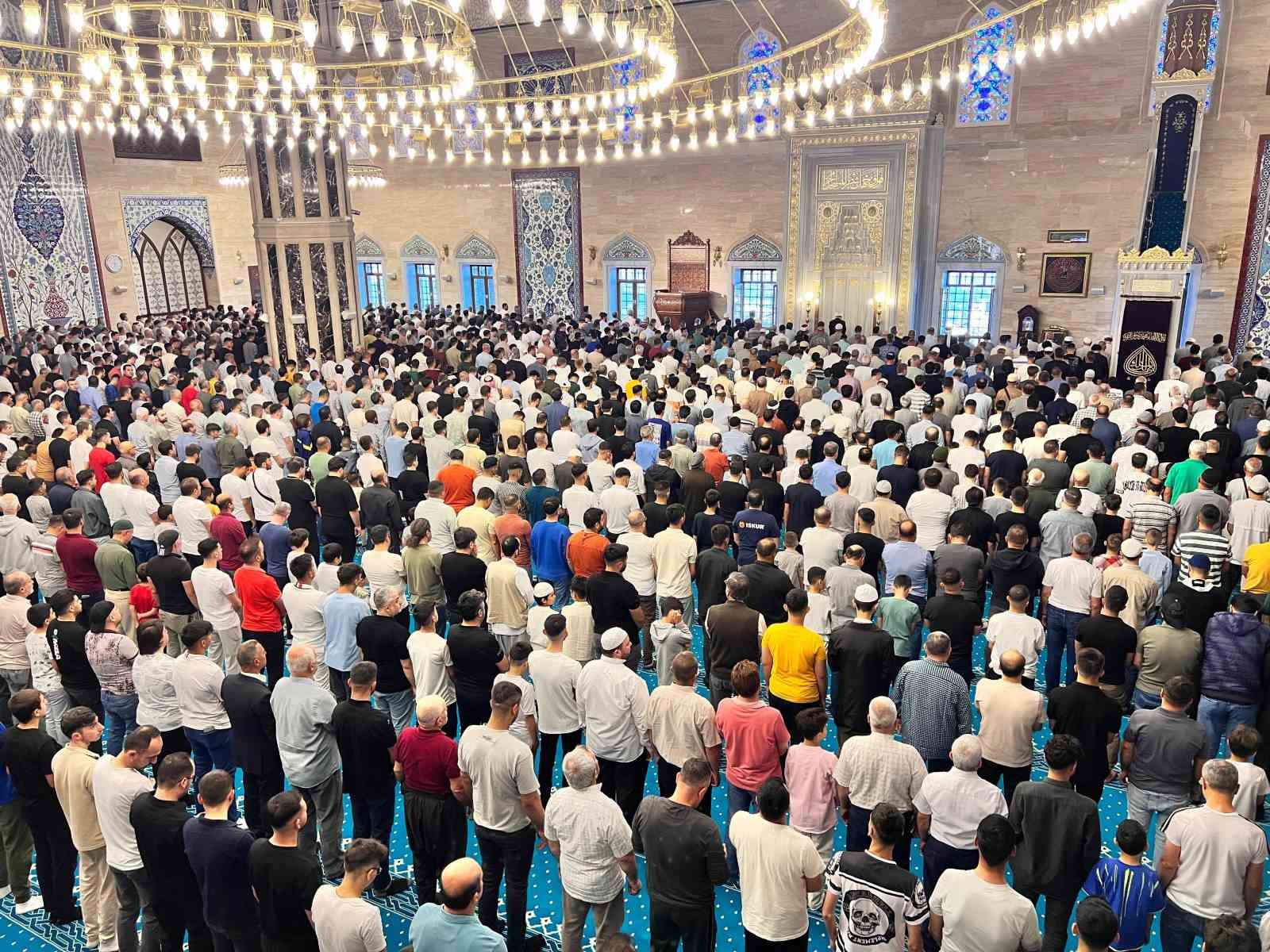 Kahramanmaraş’ta bayram namazı coşkusu