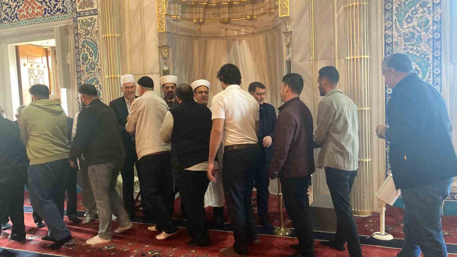 Ankara vatandaşlar Kurban Bayramı namazı için camilere akın etti
