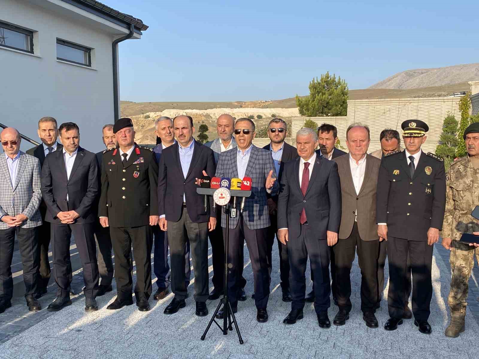 İçişleri Bakanı Yerlikaya bayram namazını Konya’da kıldı