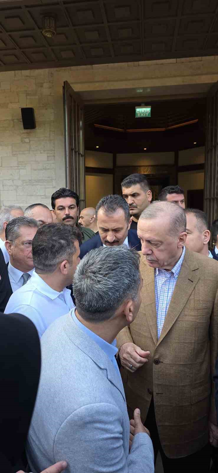 Cumhurbaşkanı Erdoğan Bayram namazını Marmaris Okluk Millet Camii’nde kıldı