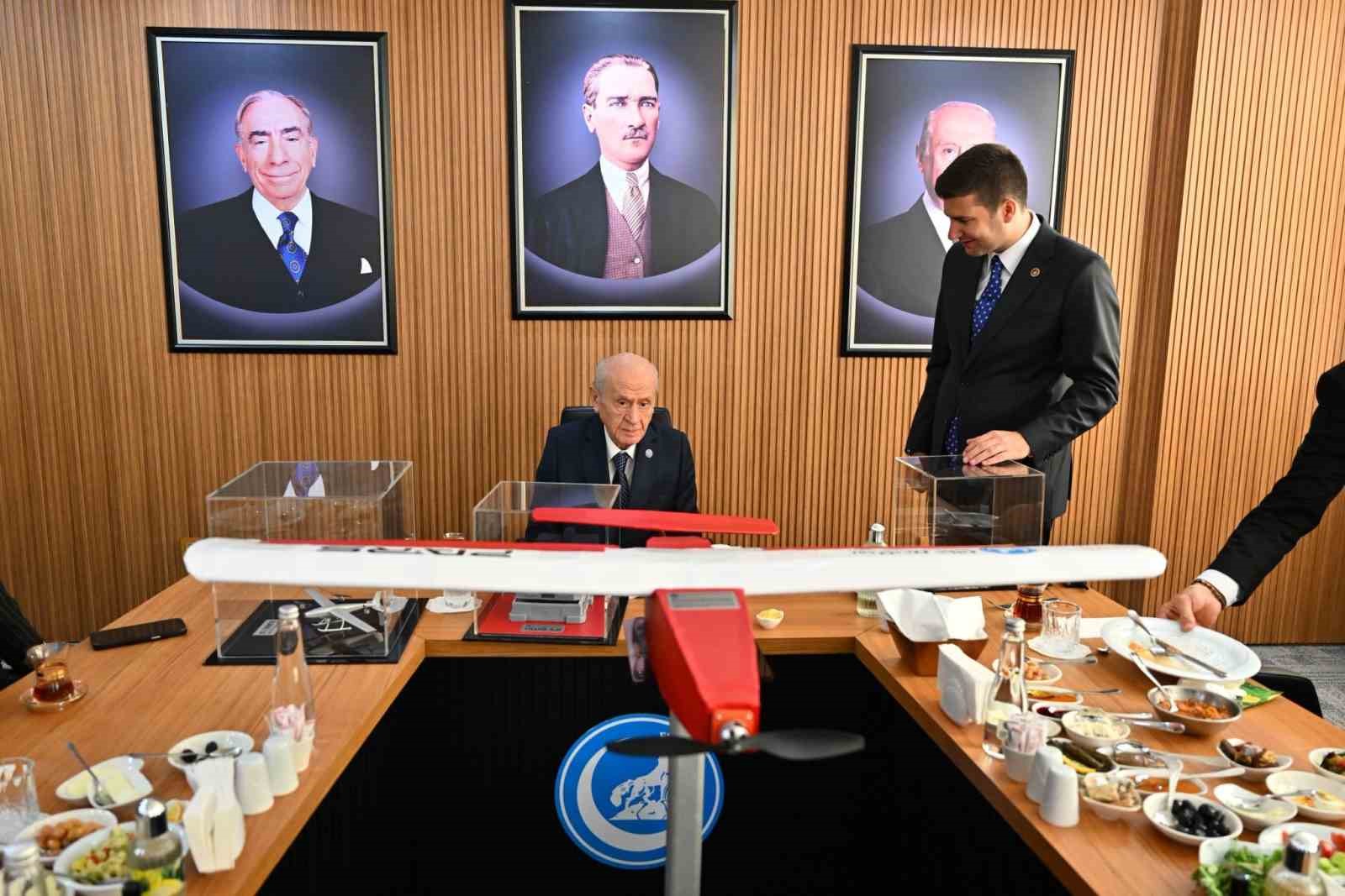 MHP Lideri Bahçeli Ülkü Ocakları’nı ziyaret etti
