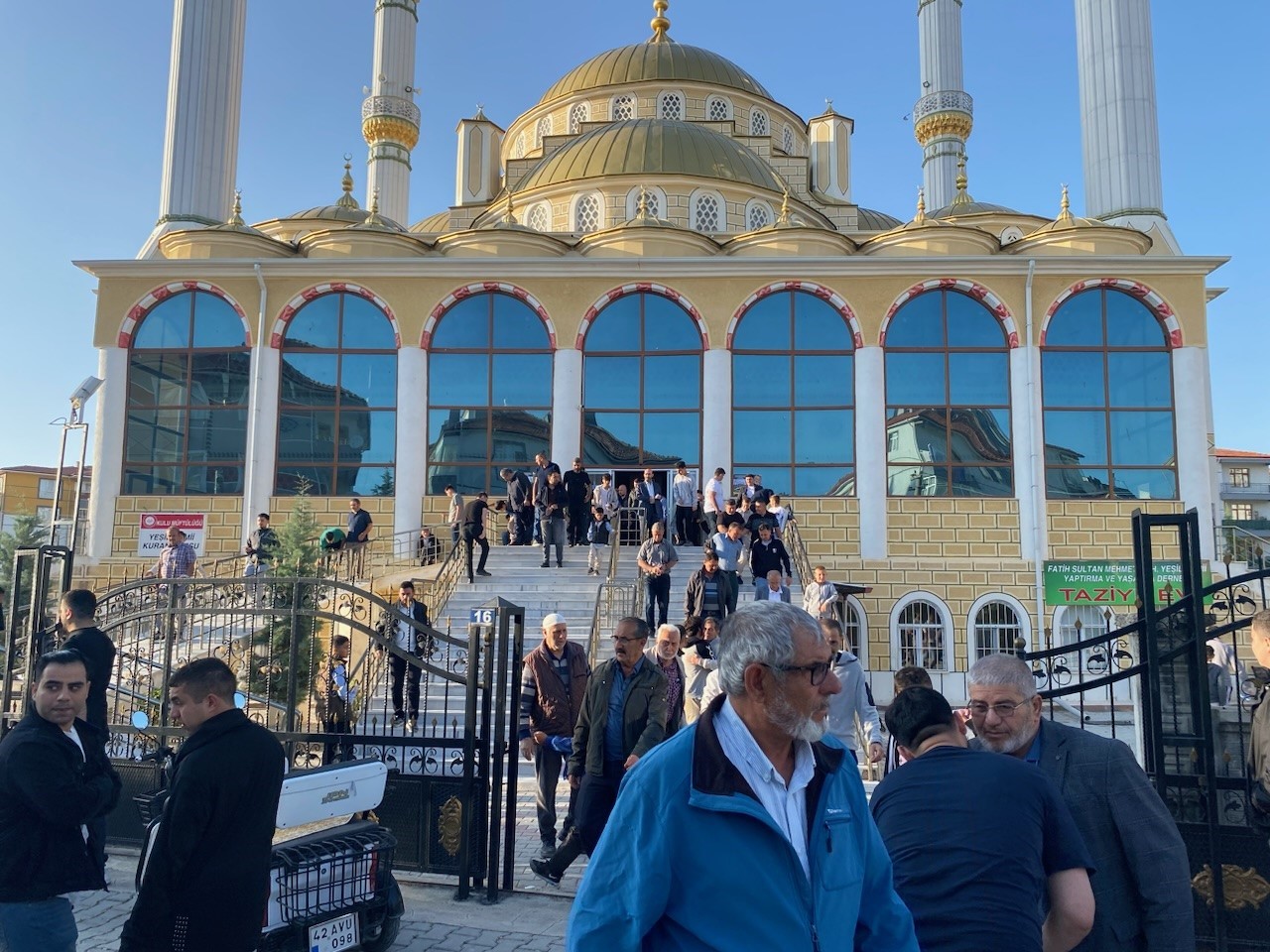 Kulu’da bayram namazında camiler doldu
