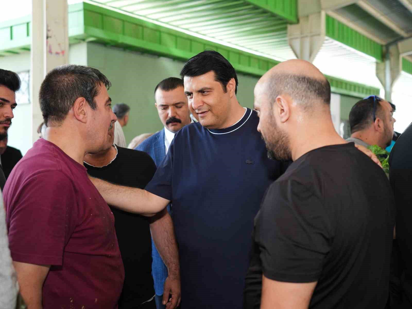 Yılmaz ve Şahin vatandaşlarla bayramlaştı
