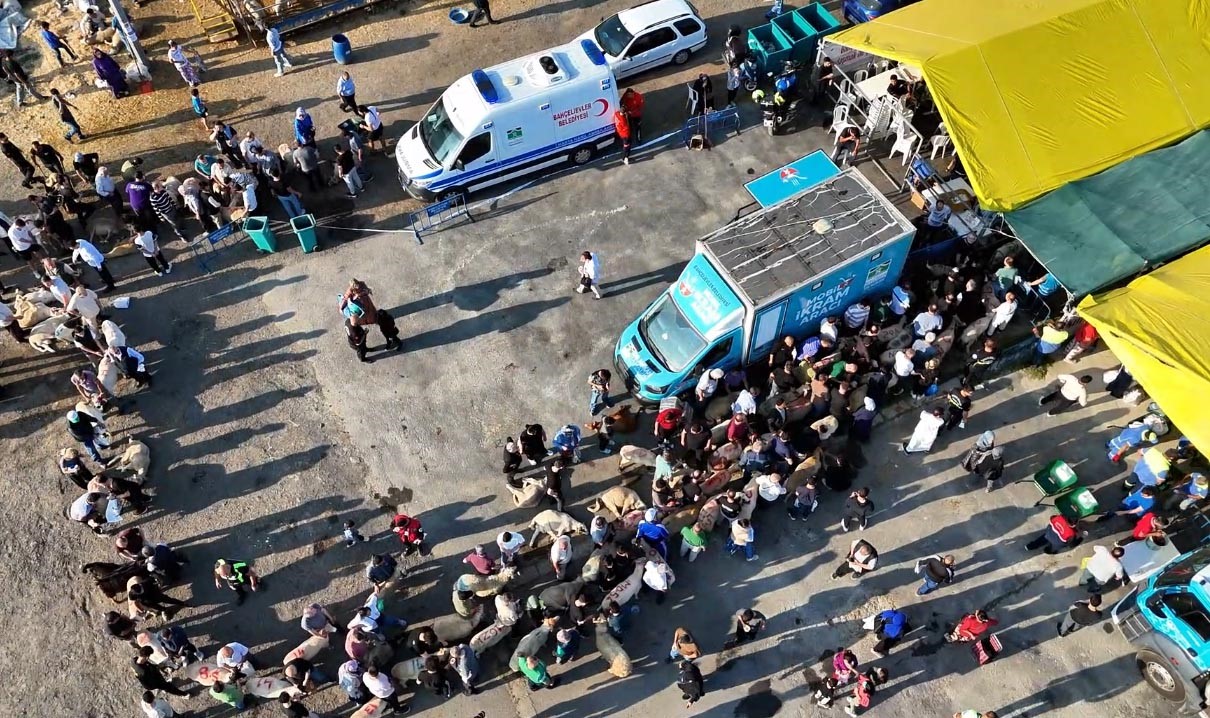 Kurban kesim alanlarındaki hareketlilik havadan görüntülendi