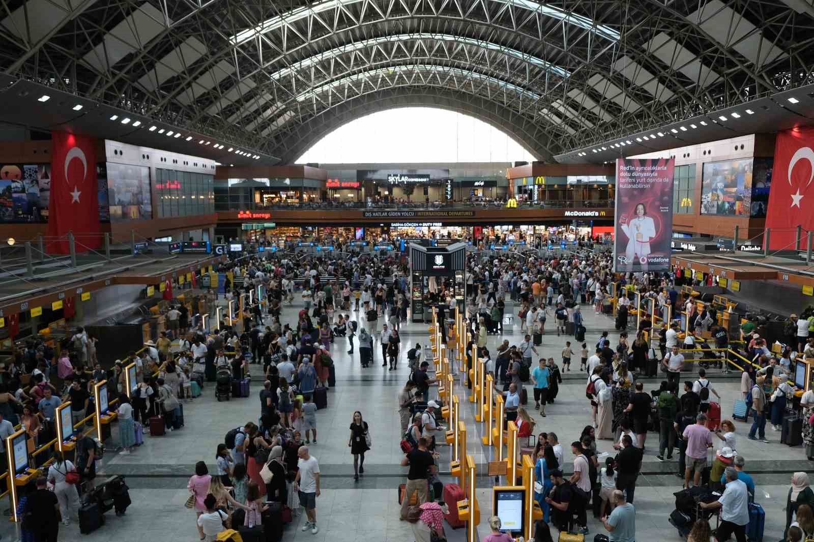 Sabiha Gökçen Havalimanı’nda bayram yoğunluğu: Uçuş ve yolcu sayısında rekor artış bekleniyor
