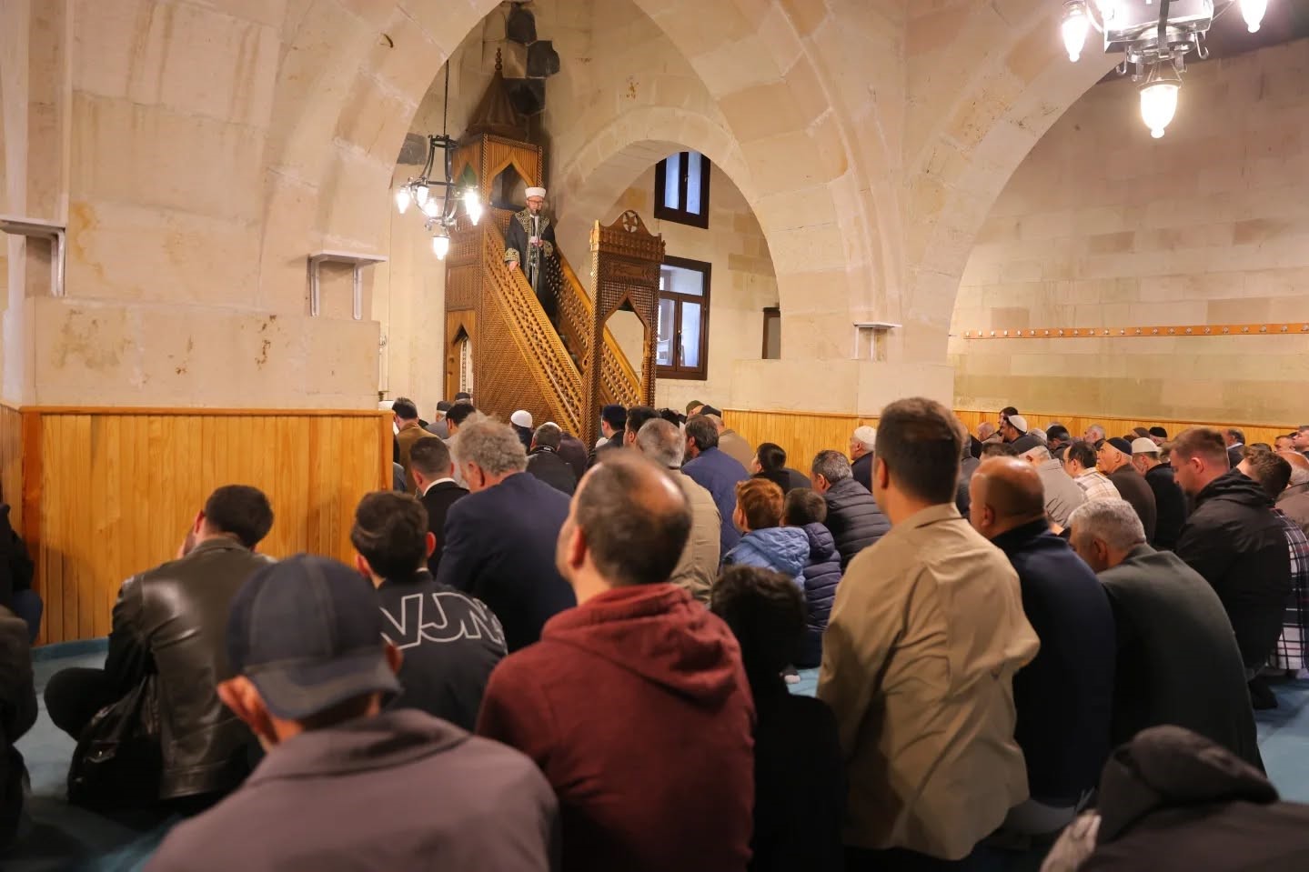 Bayburt’ta vatandaşlar bayram namazında bir araya geldi