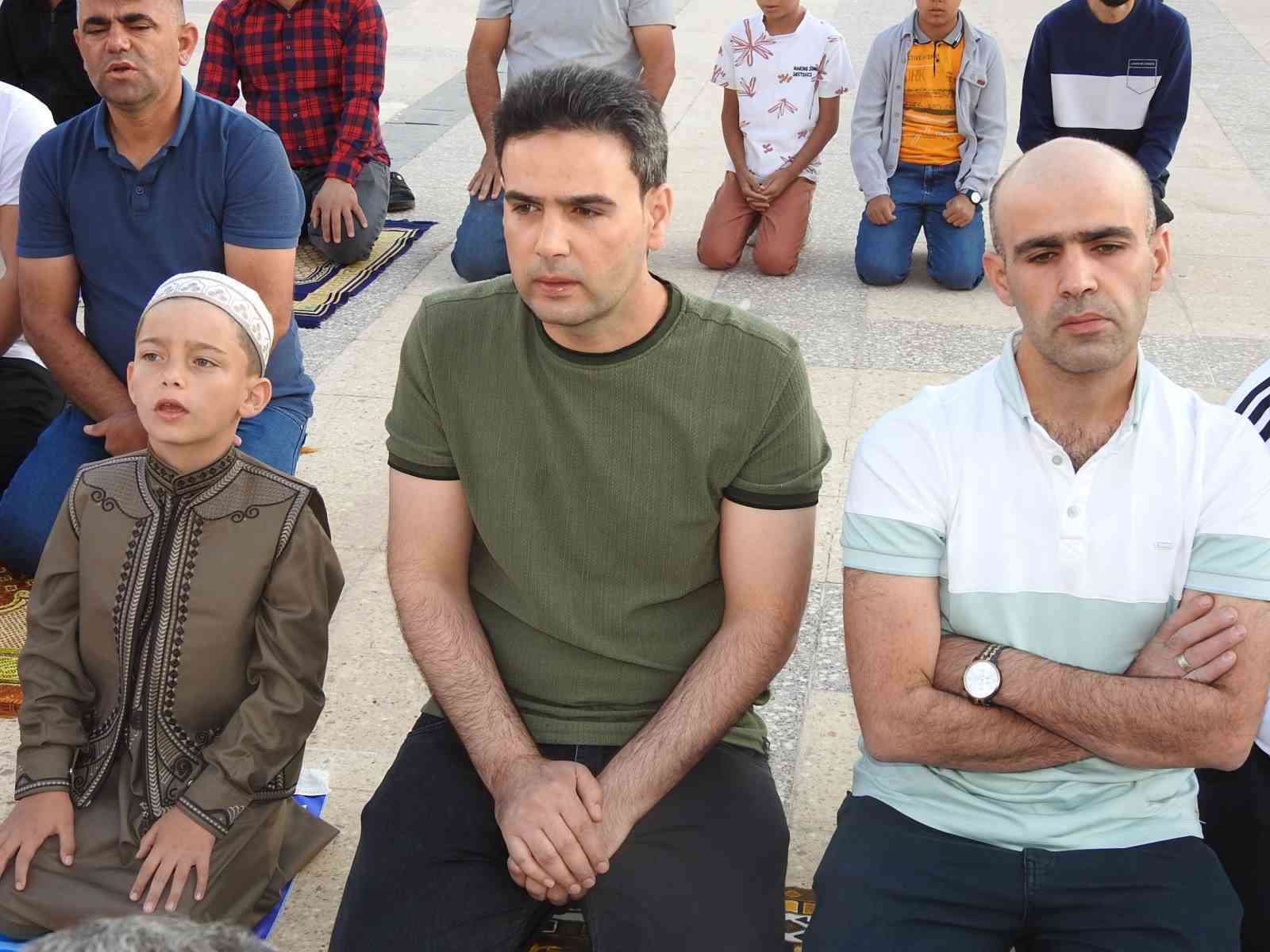 Gaziantep&rsquo;te bayram namazında camiler doldu taştı
