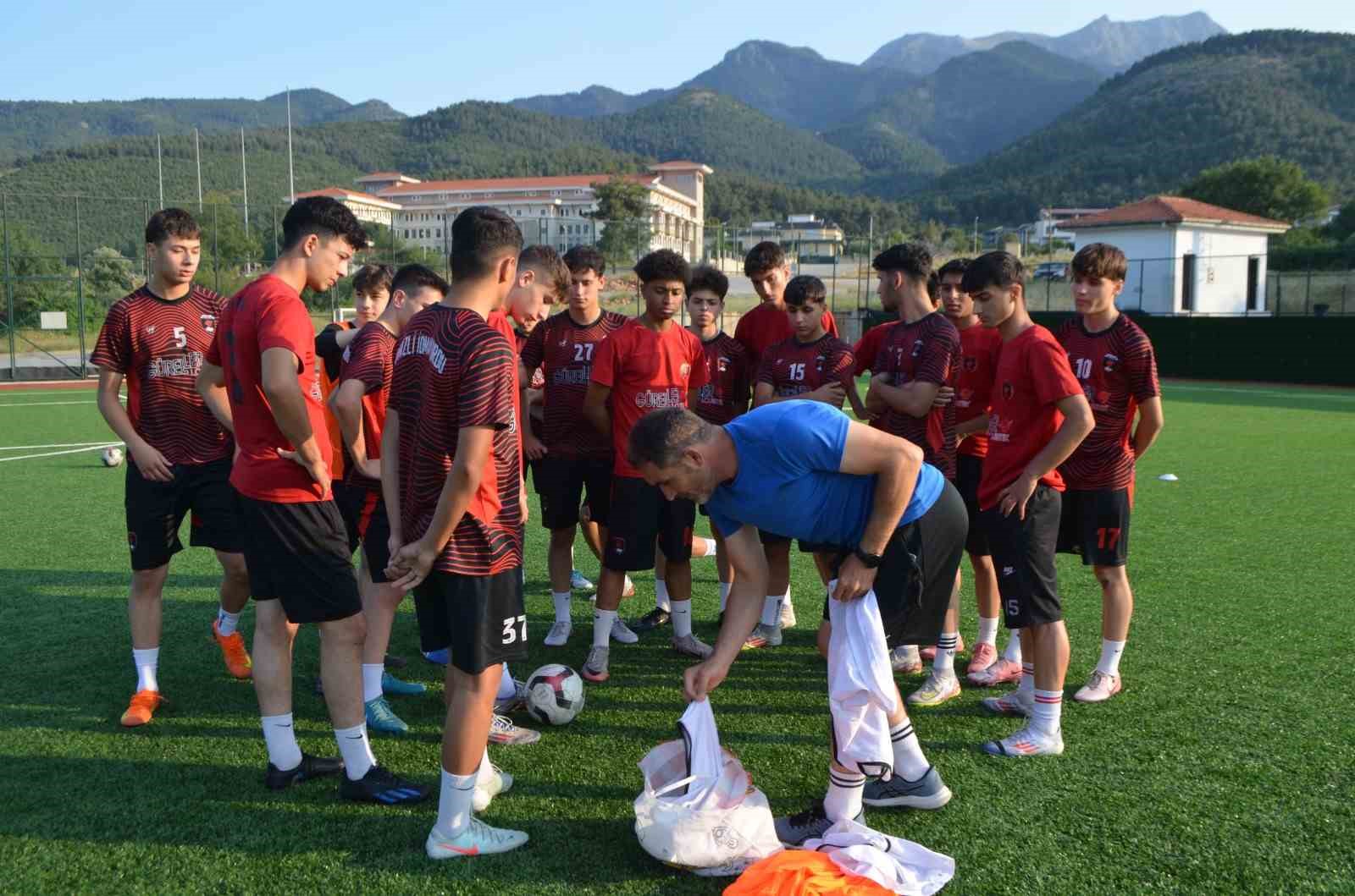 Denizli İdmanyurdu&rsquo;nun gen&ccedil;leri de şampiyonluk istiyor
