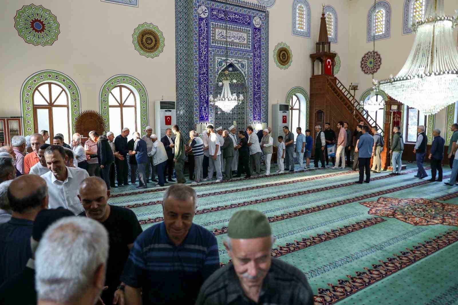 TBMM Başkanı Kurtulmuş, bayram namazını &Ccedil;anakkale&rsquo;de kıldı
