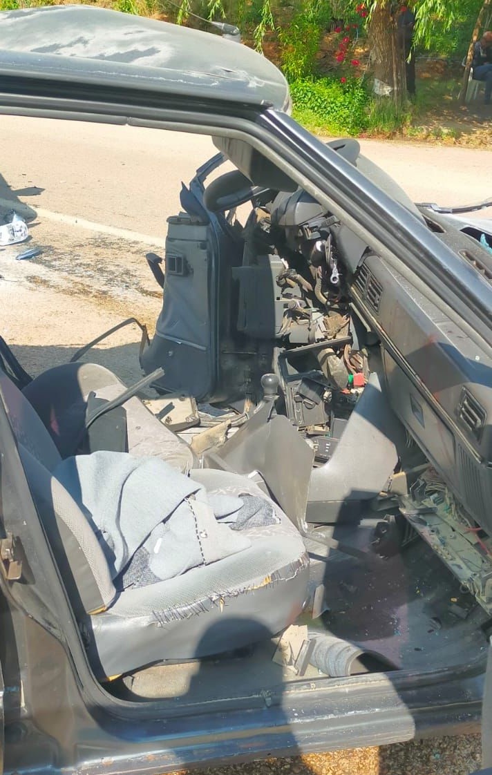 Adana&rsquo;da ambulans ile otomobil &ccedil;arpıştı: 1 &ouml;l&uuml;, 4 yaralı
