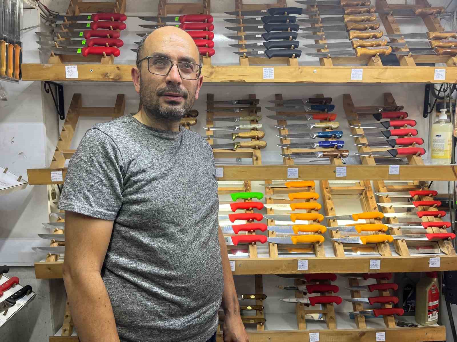 G&ouml;rme engeline rağmen 25 yıldır bı&ccedil;ak biliyor
