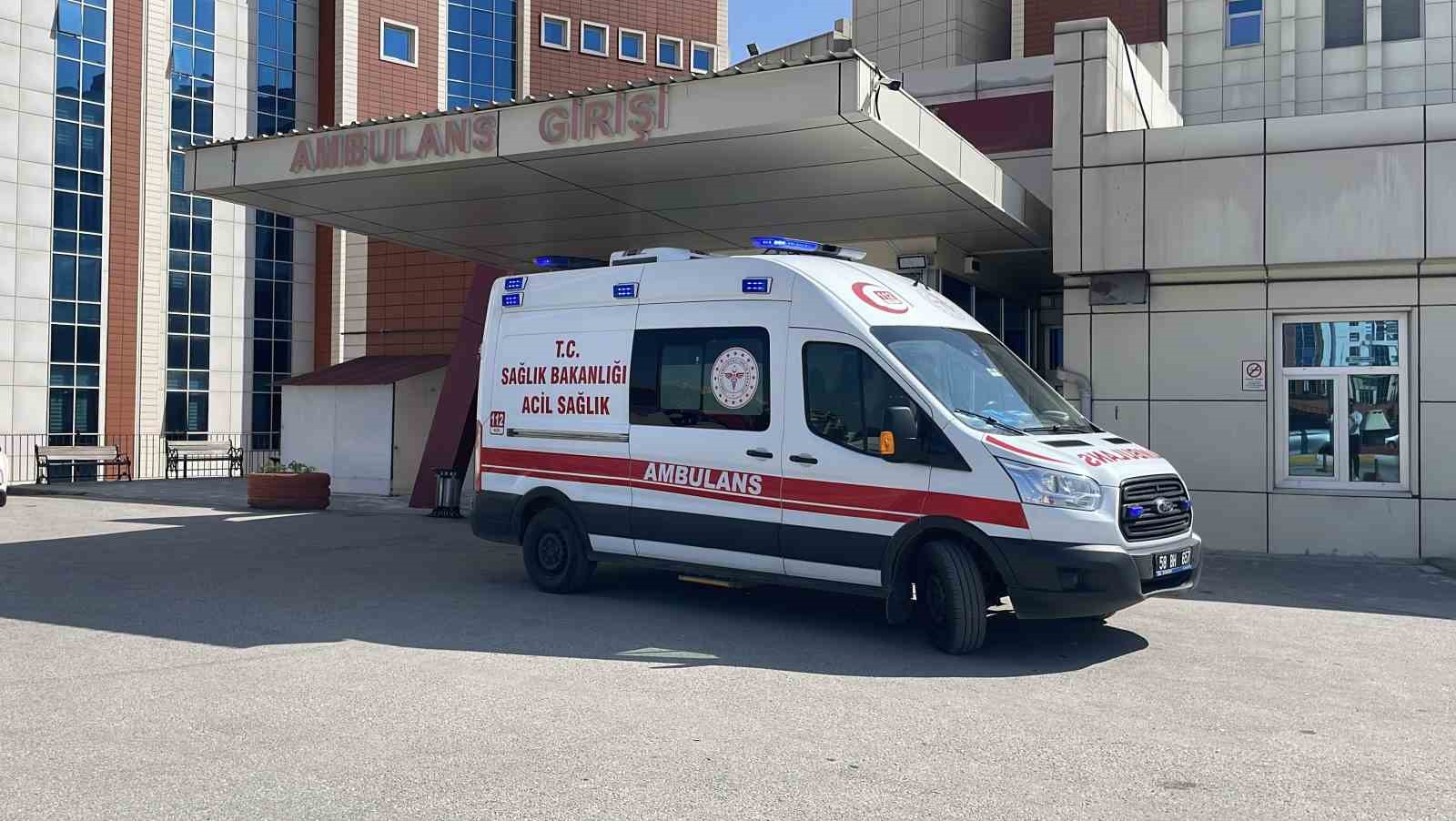 Sivas&rsquo;ta acemi kasaplar hastanenin yolunu tuttu
