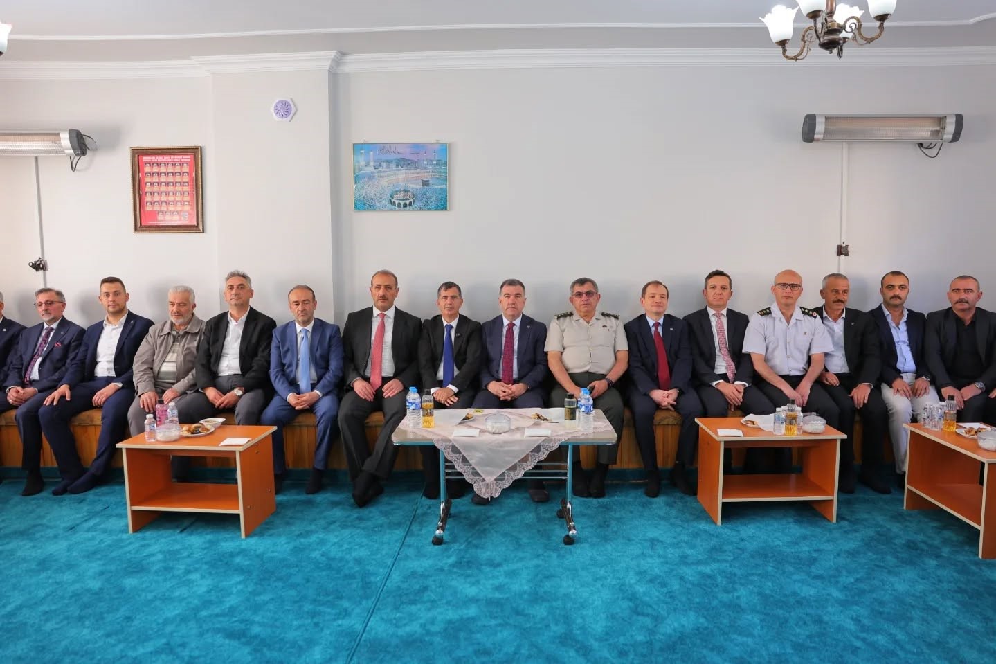 Bayburt&rsquo;ta vatandaşlar ve protokol &uuml;yeleri geleneksel bayramlaşma programında bayramlaştı
