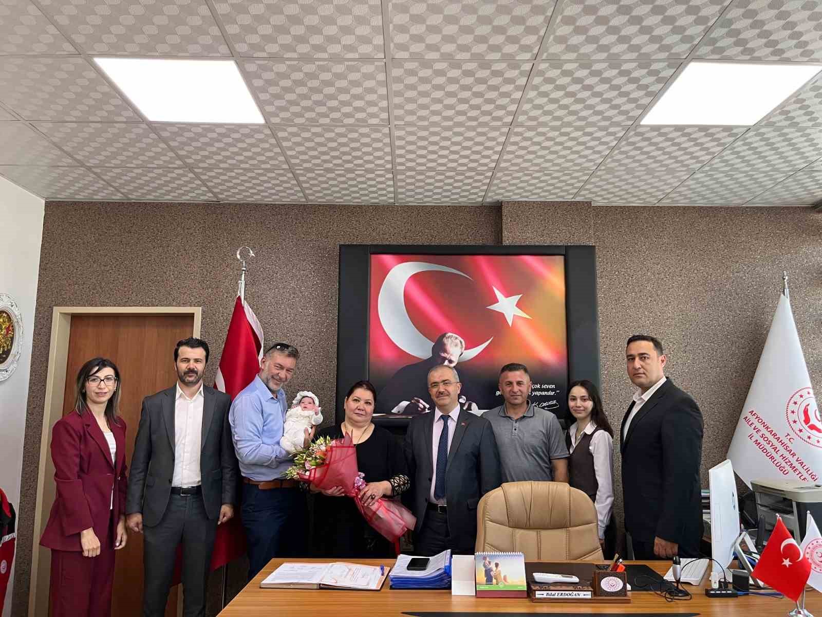 T&uuml;rkiye&rsquo;de ilk kez uygulanan "Ge&ccedil;ici Koruyucu Aile" modeliyle Asel bebek bayramı sıcak bir yuvada ge&ccedil;irecek
