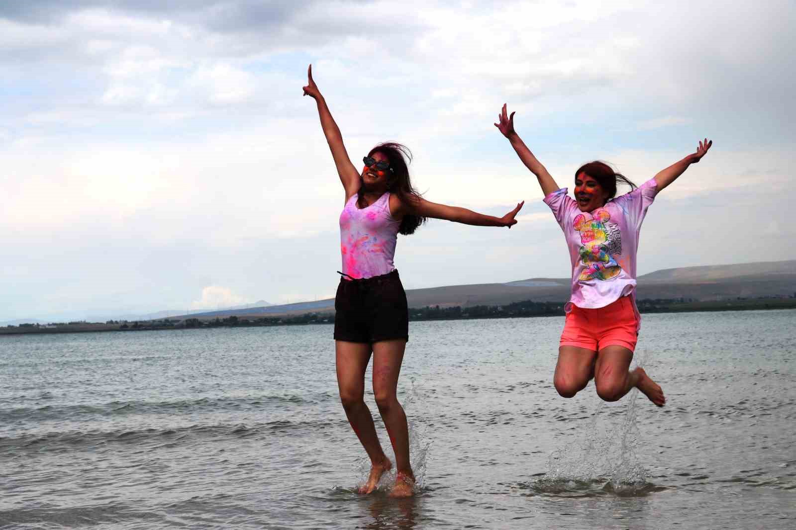 İranlılar bayramı Van&rsquo;da ge&ccedil;iriyor
