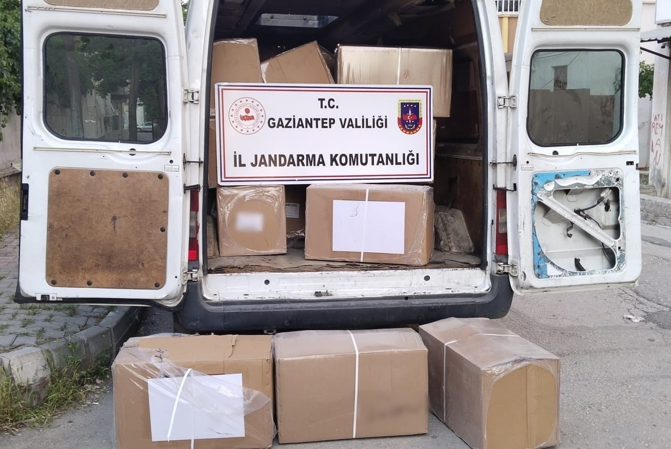 Gaziantep&rsquo;te ka&ccedil;ak&ccedil;ılık ve uyuşturucu operasyonları: 12 tutuklama
