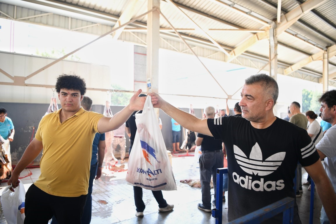 Konyaaltı’nda ücretsiz kurban kesim hizmeti sunuldu