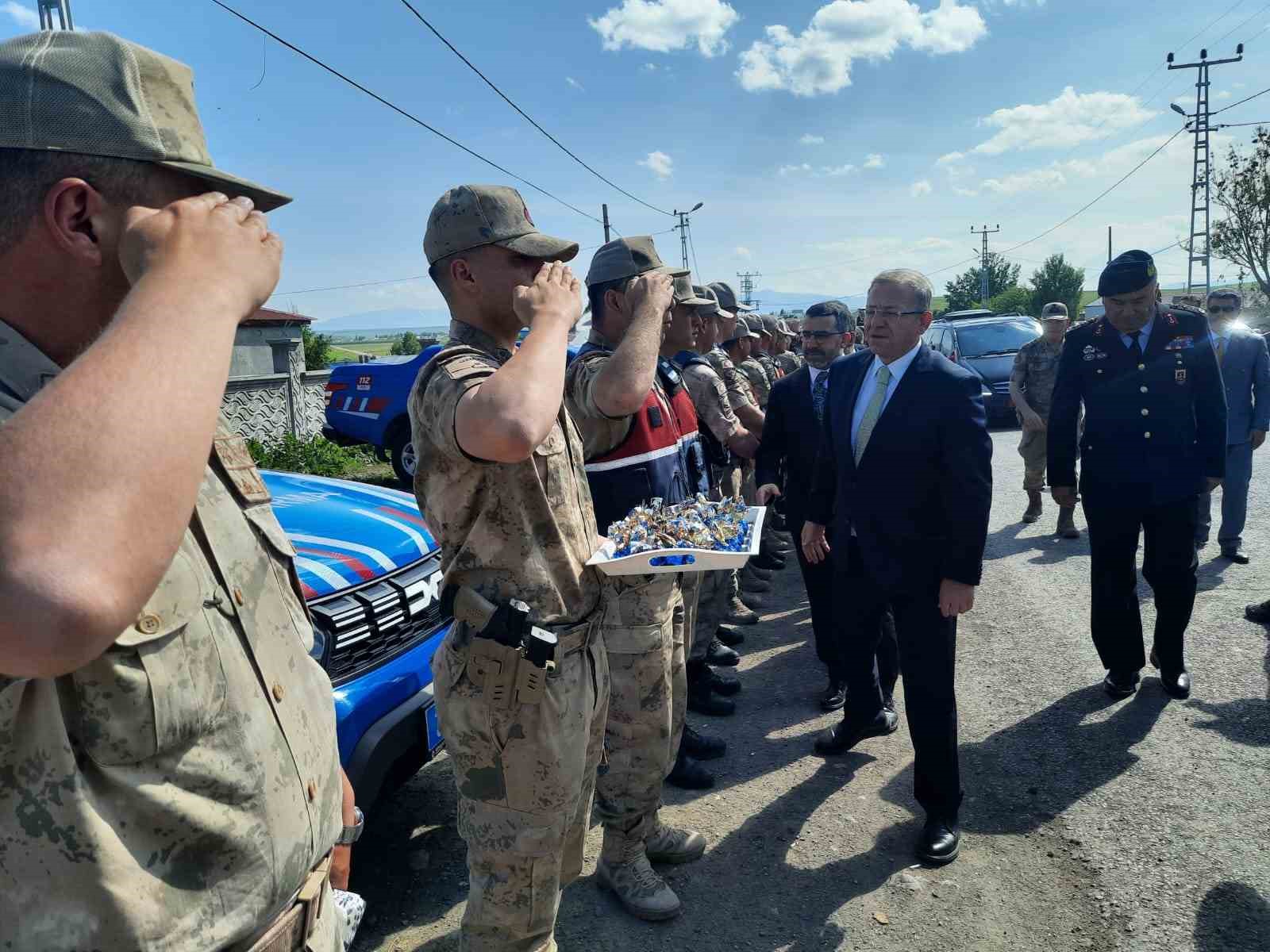Kars&rsquo;ta 800 polis ve jandarmayla bayram tedbirleri alındı
