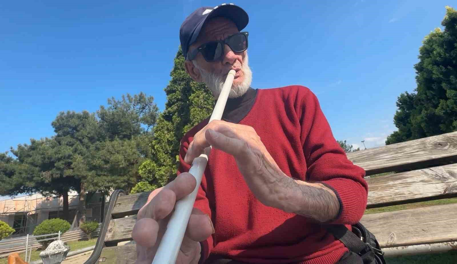 Kesik parmaklarına rağmen neyi bırakmadı: 70 yaşındaki vatandaşın müzik tutkusu hayran bırakıyor