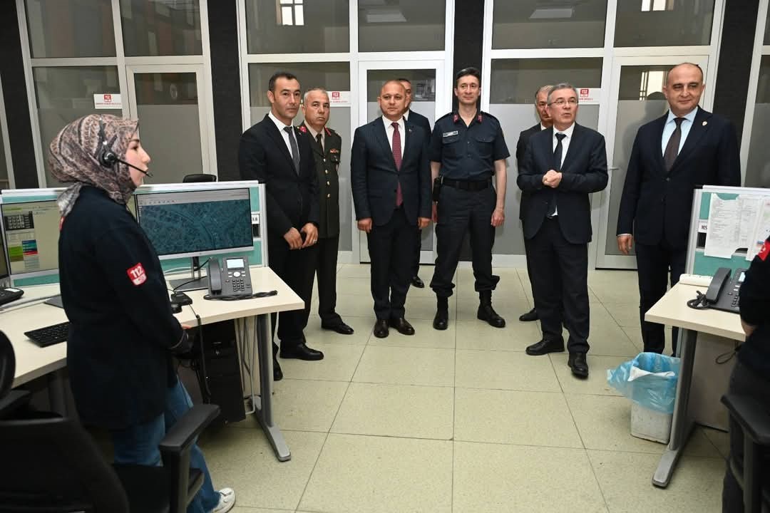 Kırıkkale il protokolü, görevi başında bulunan personelin bayramını kutladı