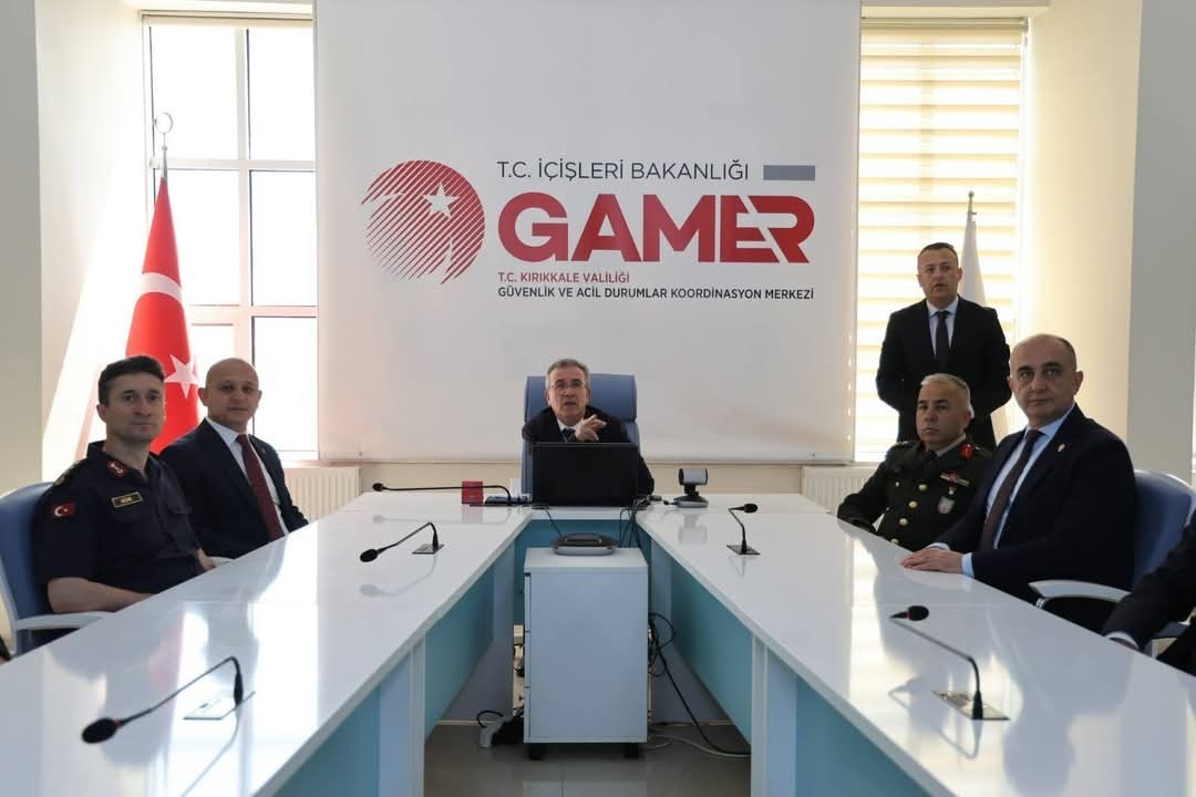 Kırıkkale il protokol&uuml;, g&ouml;revi başında bulunan personelin bayramını kutladı
