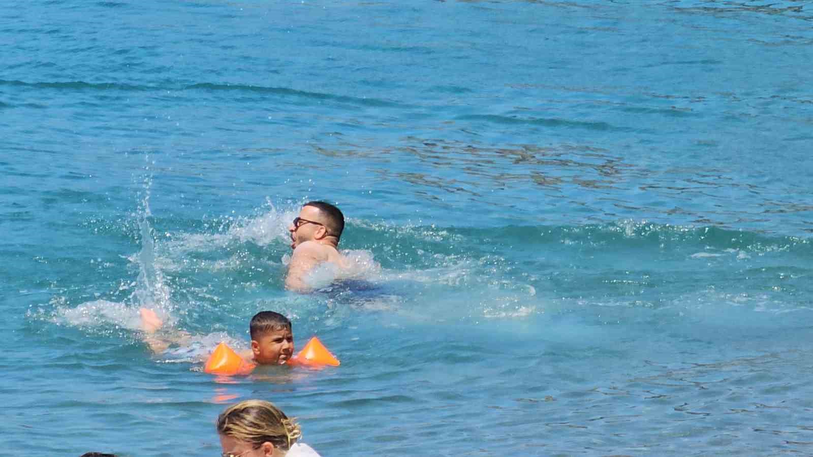 Bayramın tadını denizde &ccedil;ıkardılar
