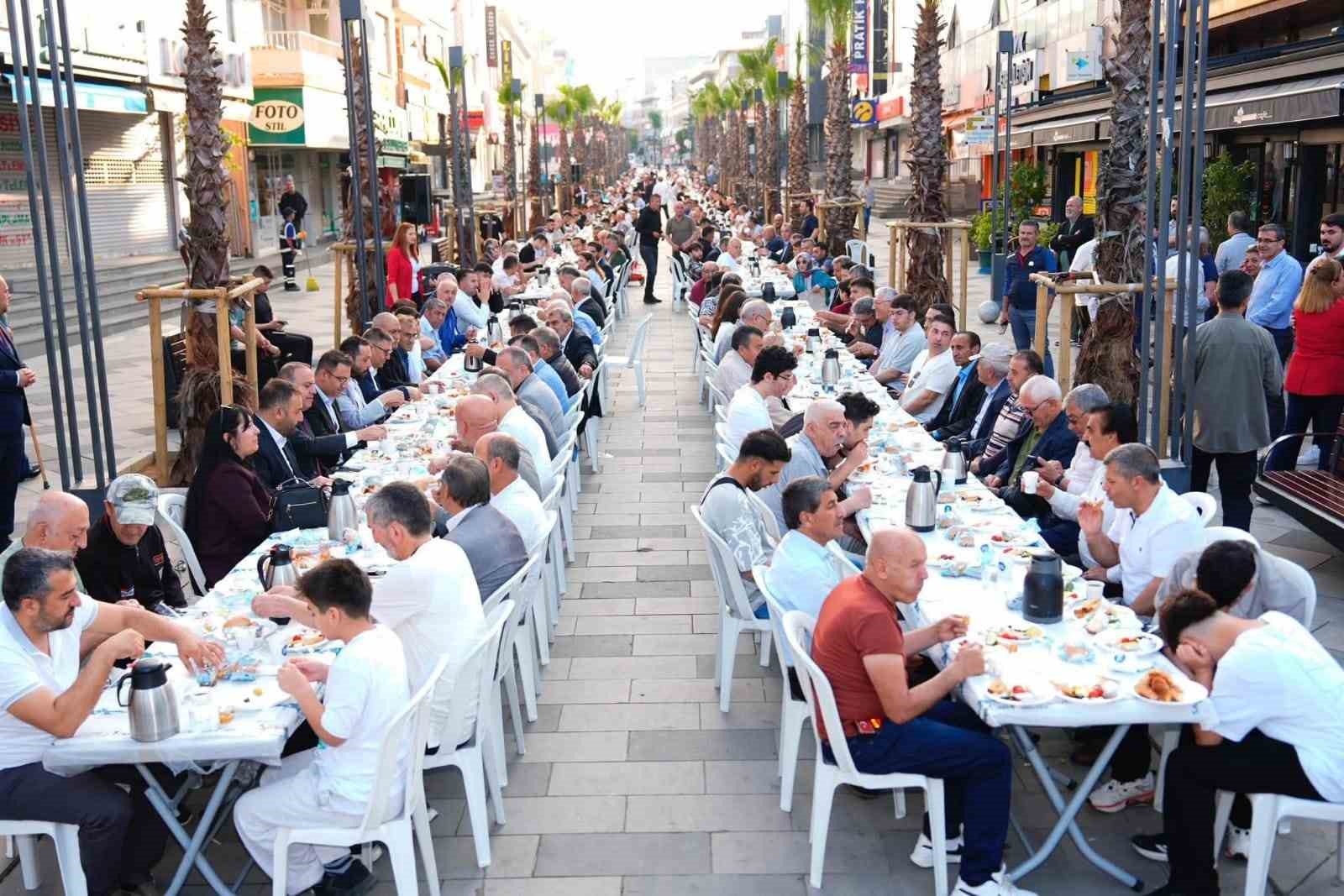 Sancaktepe’de Bayram sofrası kuruldu, gönüller bir oldu