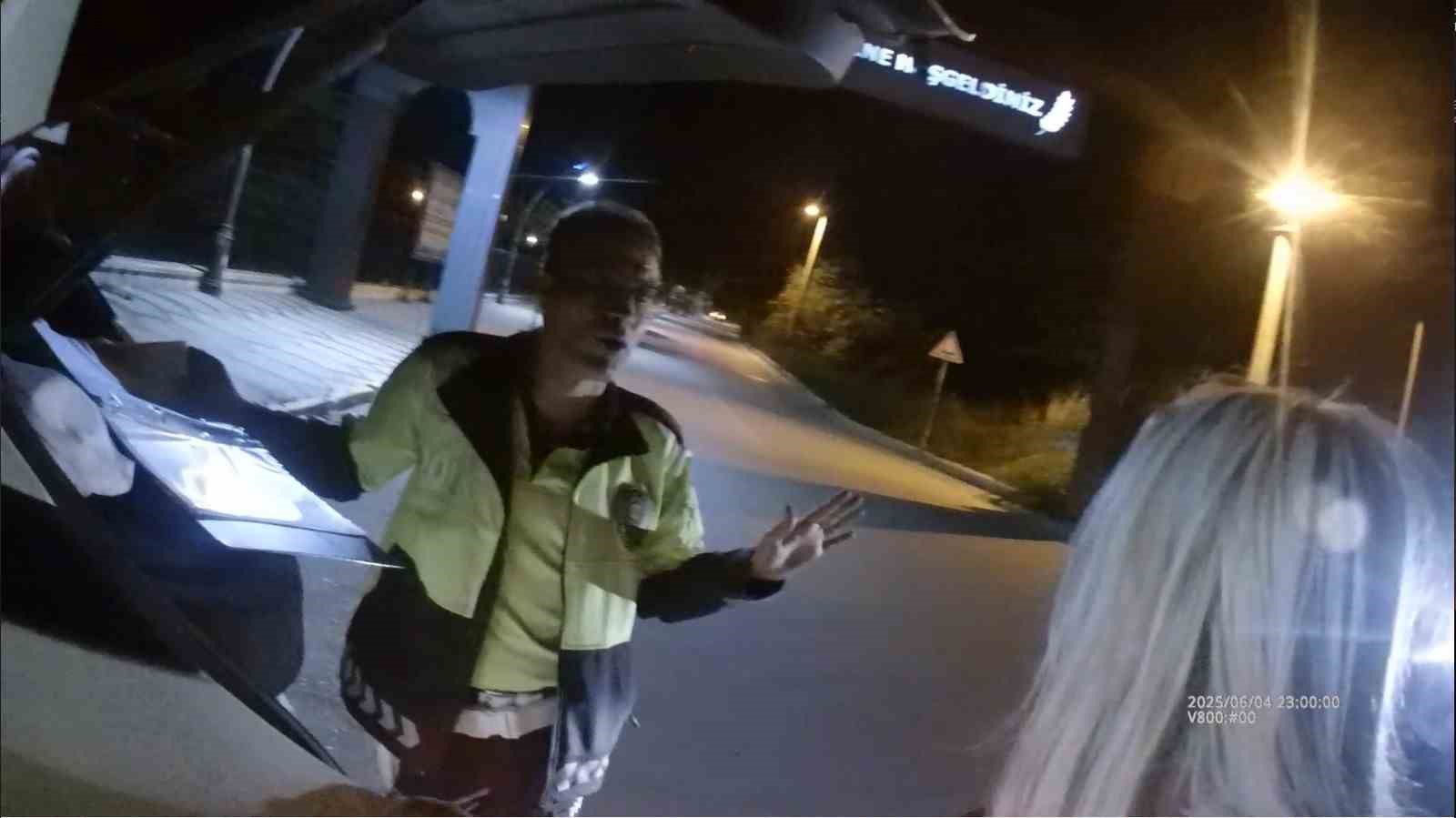 Direksiyon başında uyurken yakalanan alkoll&uuml; s&uuml;r&uuml;c&uuml;ye ceza yağdı
