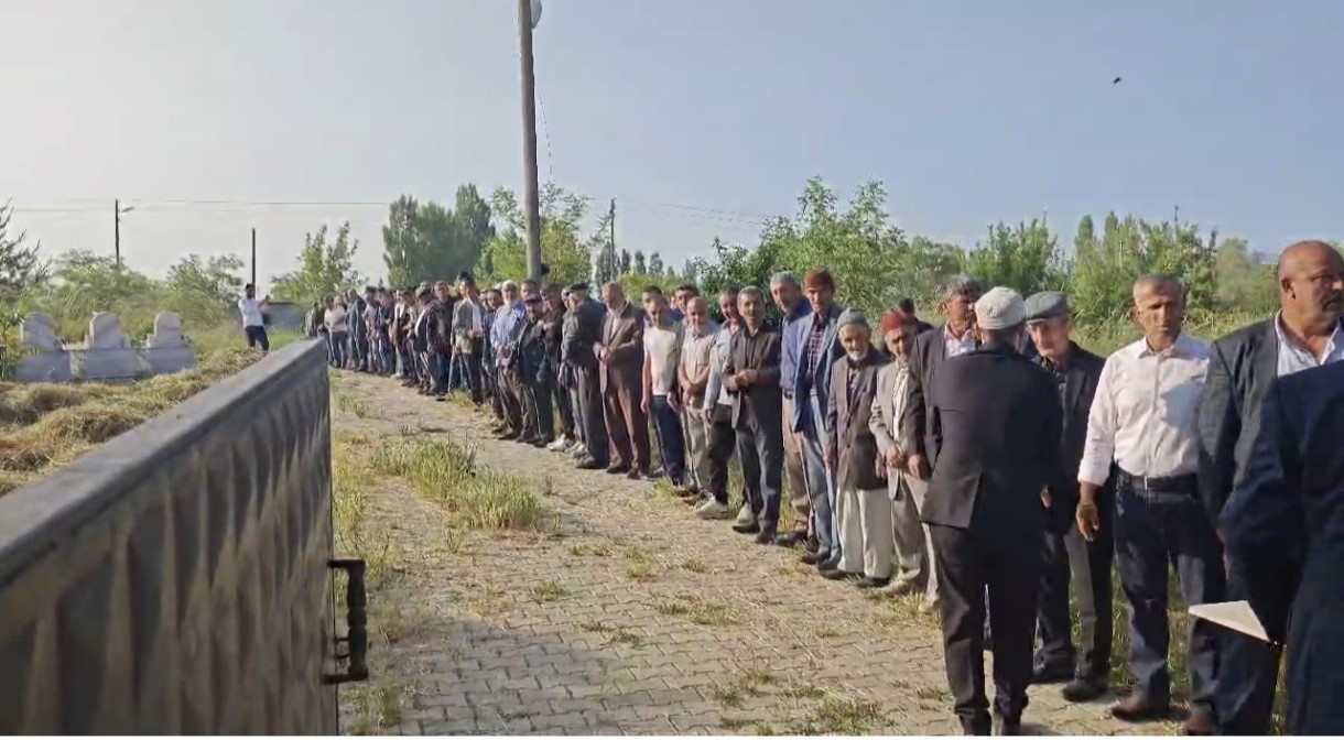 Muş&rsquo;ta bayramlaşmada uzun kuyruklar oluştu
