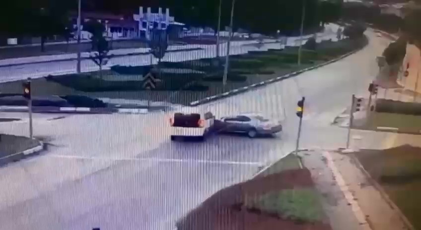 Amasya’da ticari araç ile otomobil çarpıştı: 5 yaralı