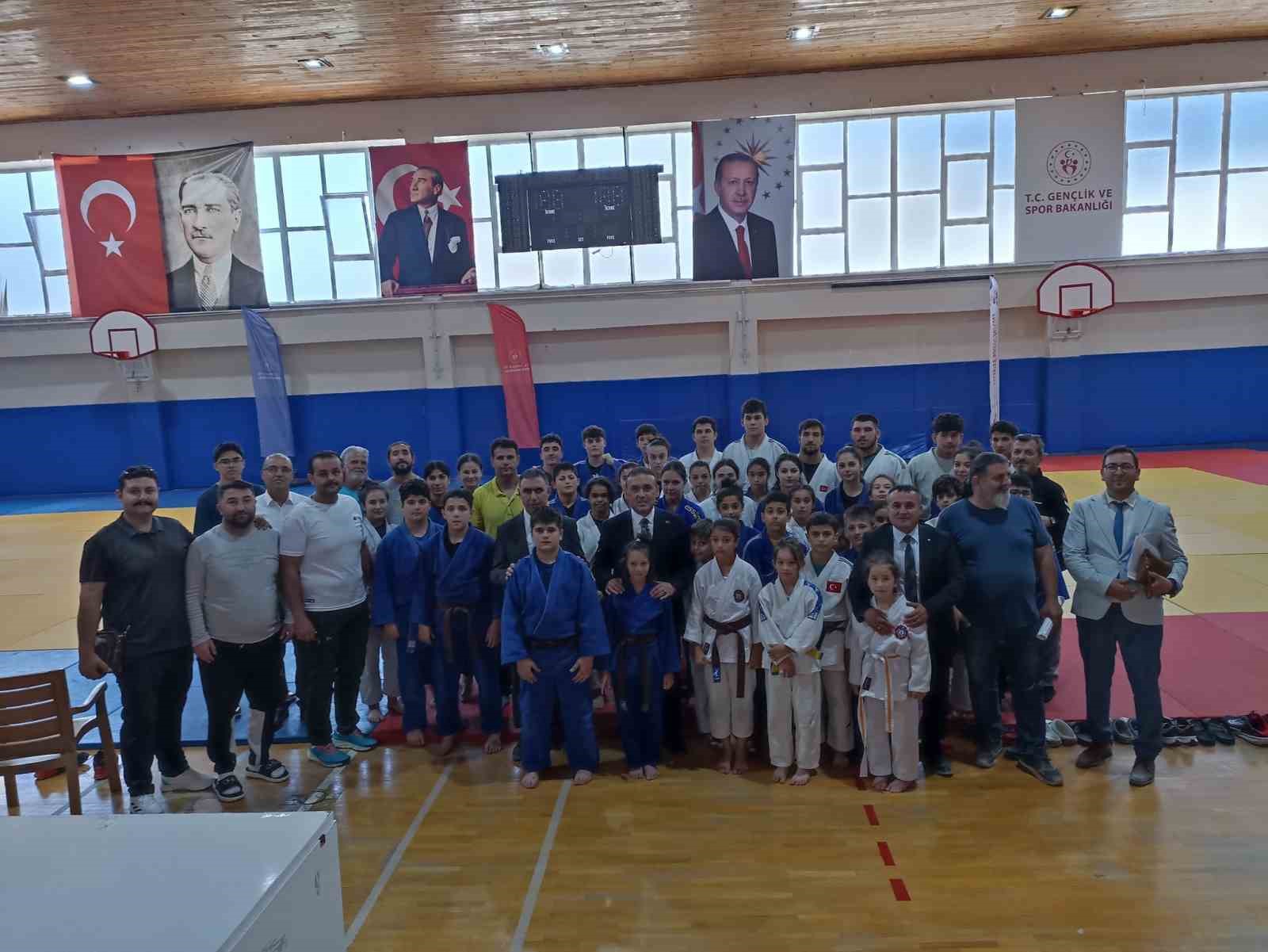 Vali S&ouml;zer, Bilecik&rsquo;te devam eden yatırımları inceledi
