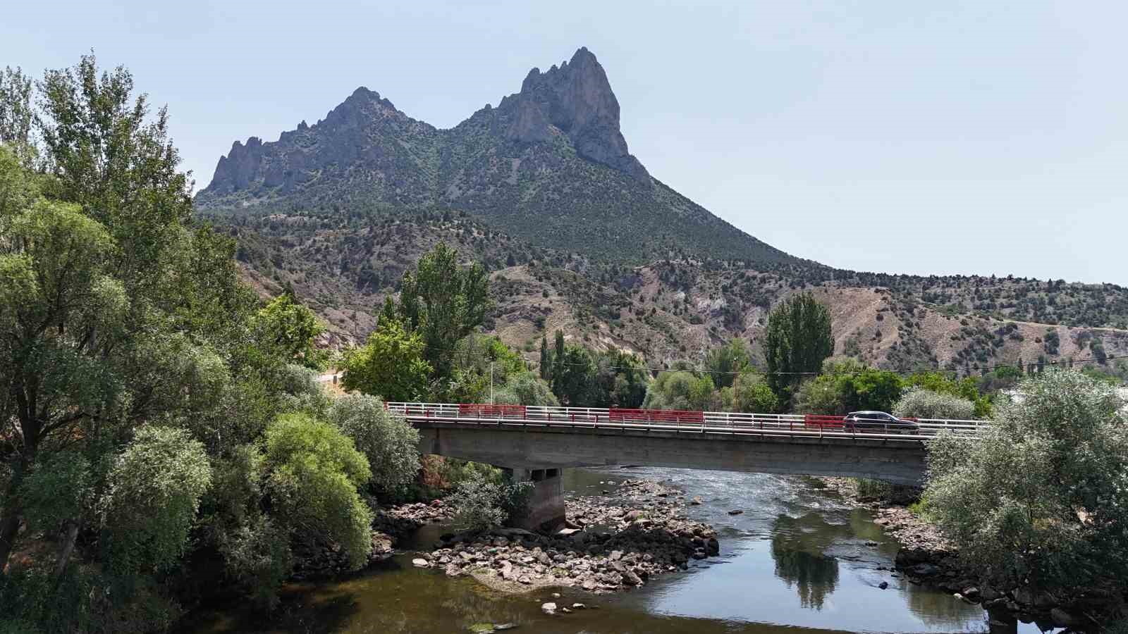 T&uuml;rkiye&rsquo;nin en sıcak yeri se&ccedil;ilen il&ccedil;ede termometreler 43 dereceyi g&ouml;sterdi
